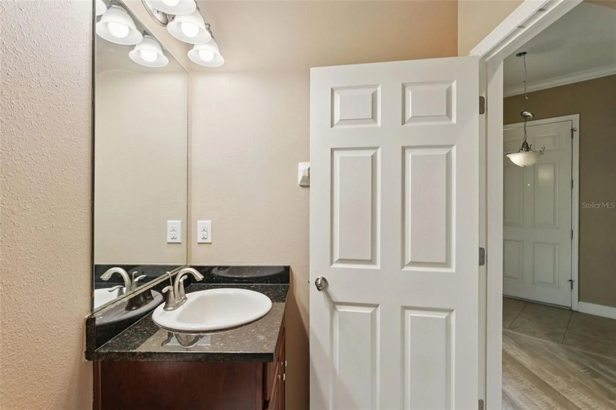 Property Slideshow image 19 of 35 | 221 sunset crest ct, Apollo Beach, FL, 33572
