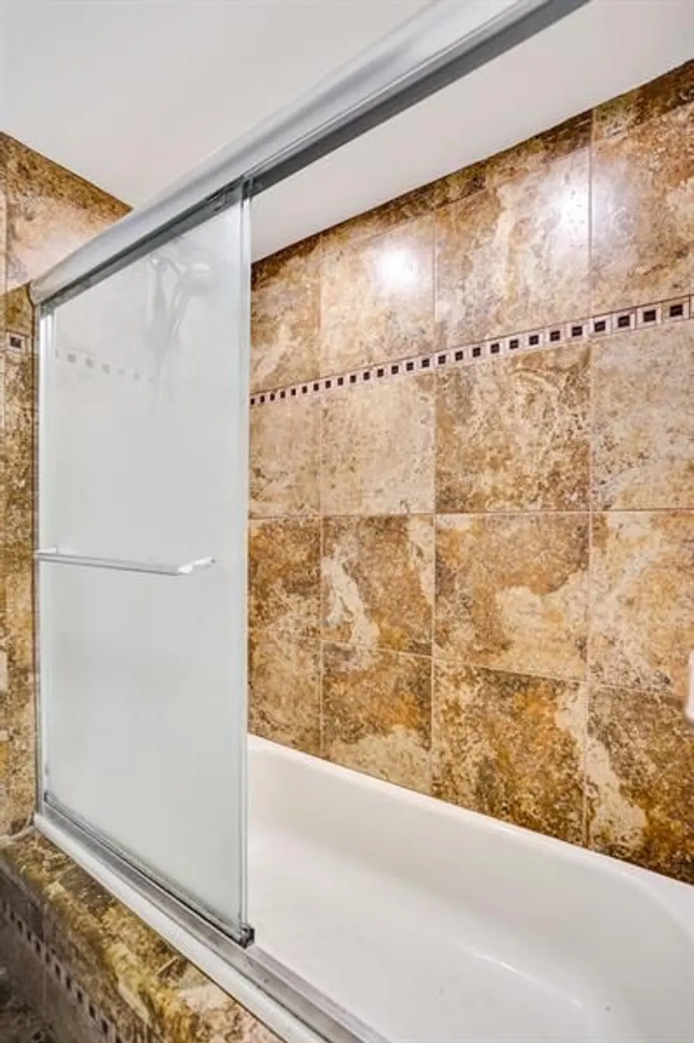 Property Slideshow image 12 of 31 | 9201 lime bay blvd apt 114, Tamarac, FL, 33321