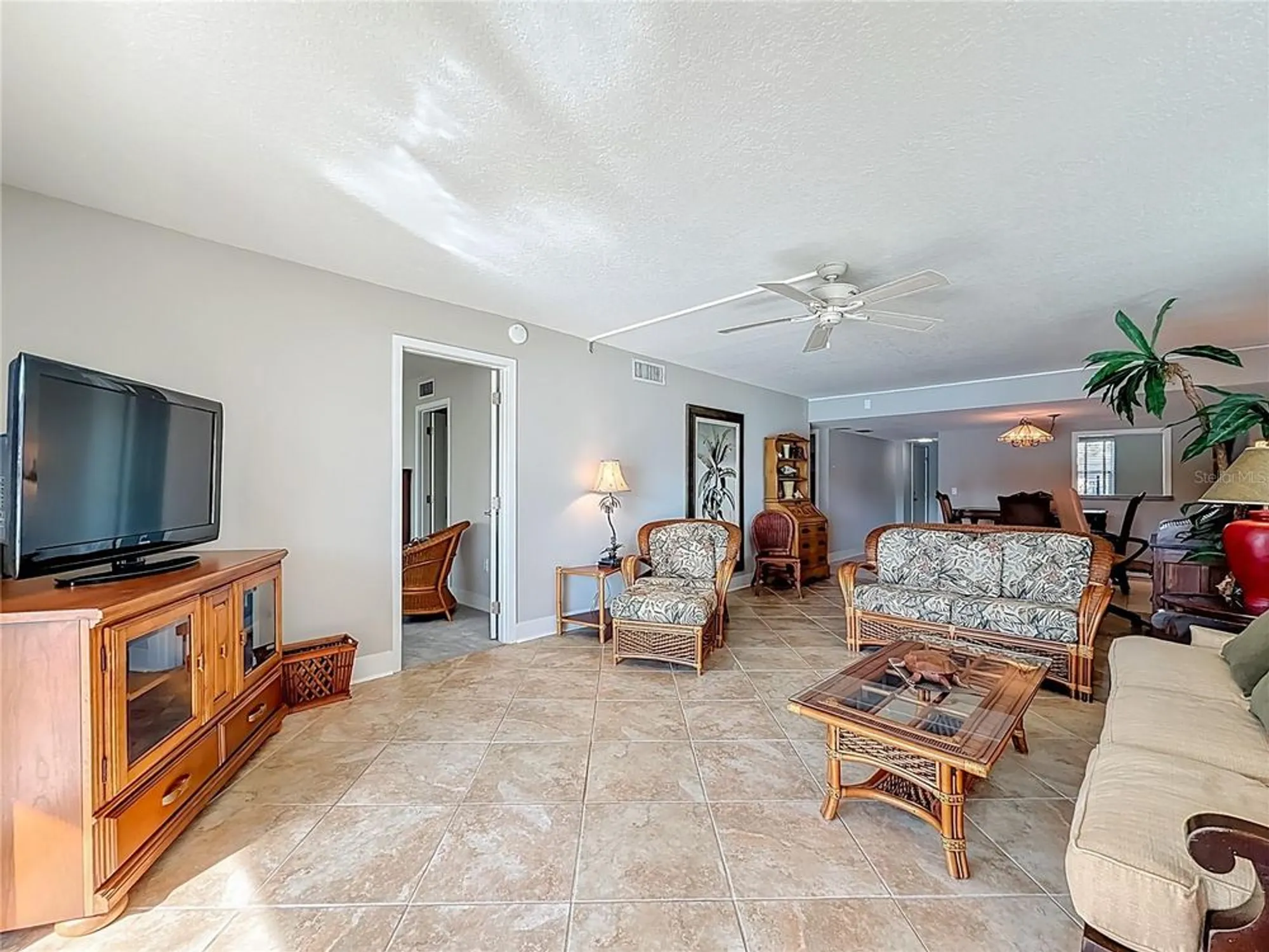 Property Slideshow image 9 of 65 | 7930 sun island dr 111, South Pasadena, FL, 33707