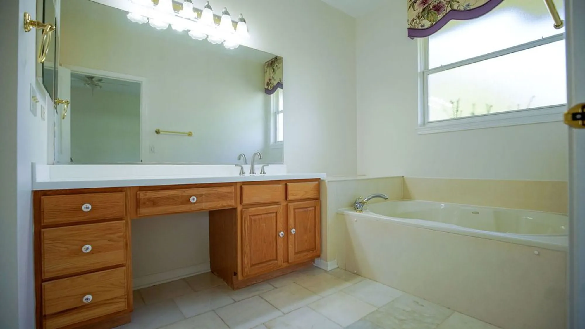 Property Slideshow image 12 of 38 | 12298 winding creek loop, Huntley, IL, 60142