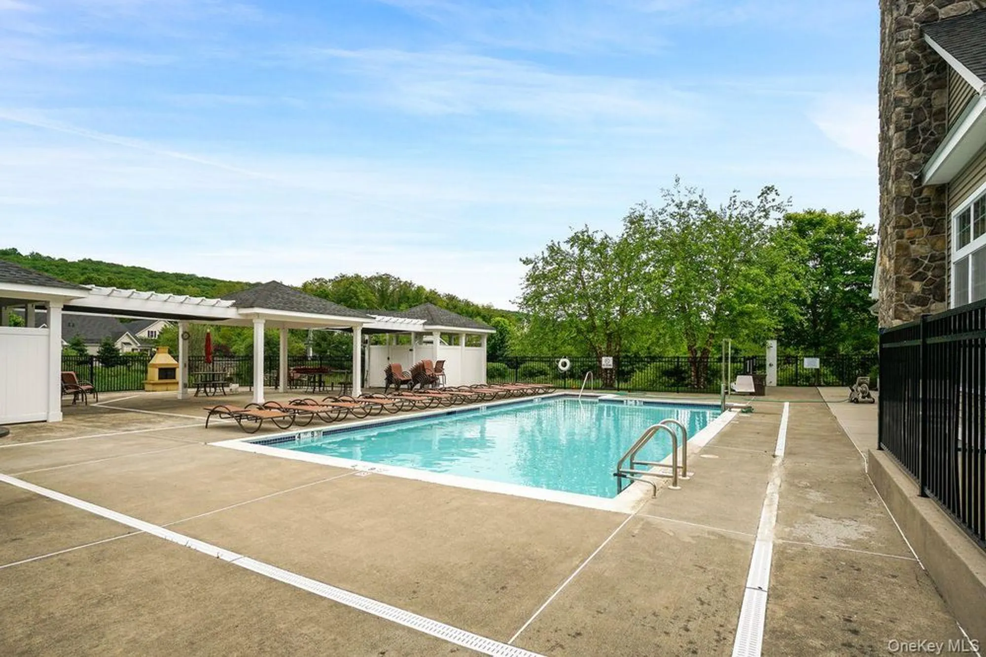 Property Slideshow image 10 of 40 | 43 yesterday dr, Cold Spring, NY, 10516