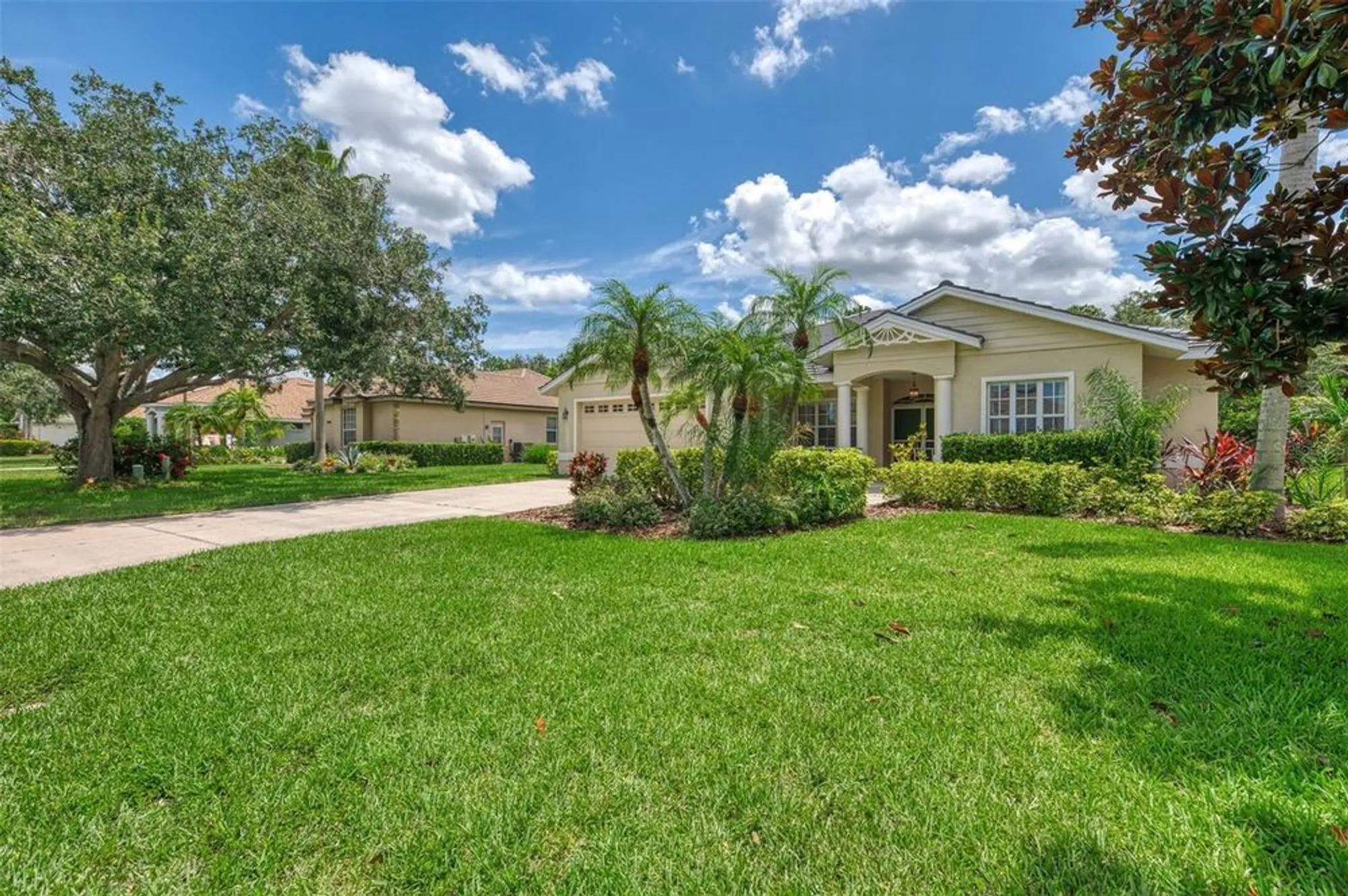 Property Slideshow image 2 of 62 | 6644 butlers crest dr, Bradenton, FL, 34203
