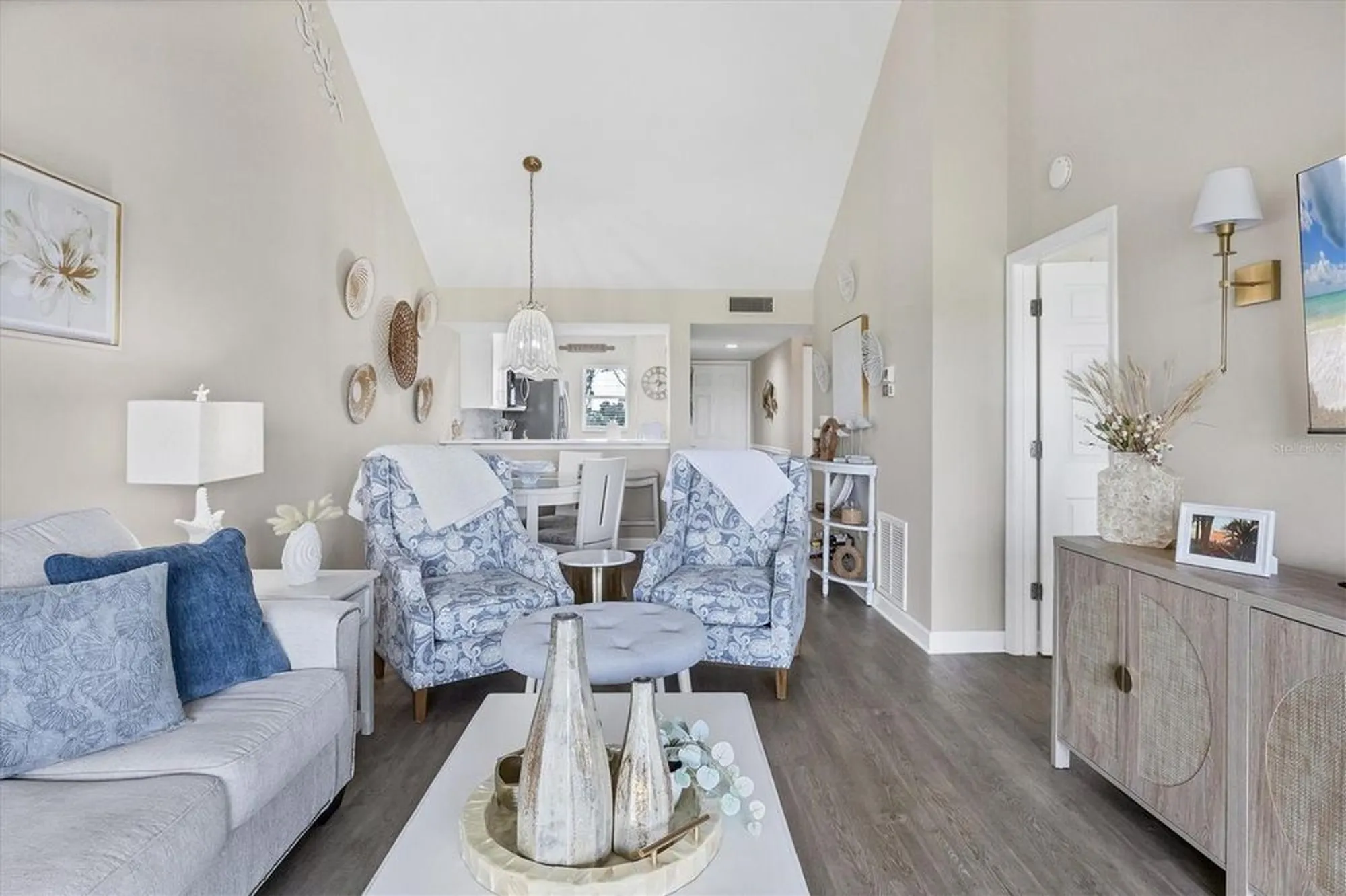 Property Slideshow image 14 of 61 | 408 cerromar cir 331, Venice, FL, 34293