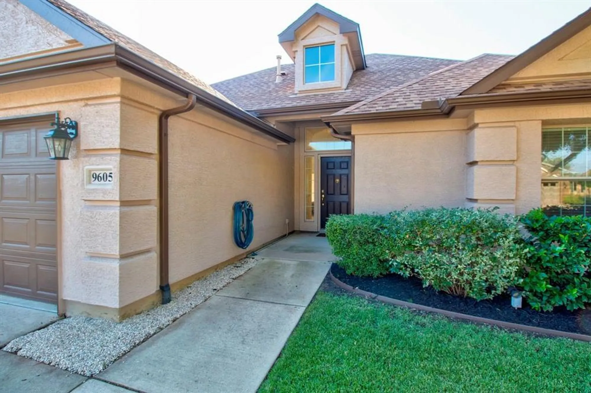 Property Slideshow image 4 of 35 | 9605 orangewood trl, Denton, TX, 76207