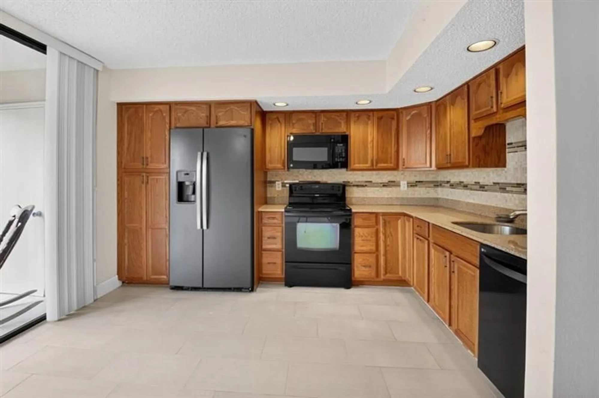 Property Slideshow image 12 of 39 | 5370 las verdes cir apt 319, Delray Beach, FL, 33484