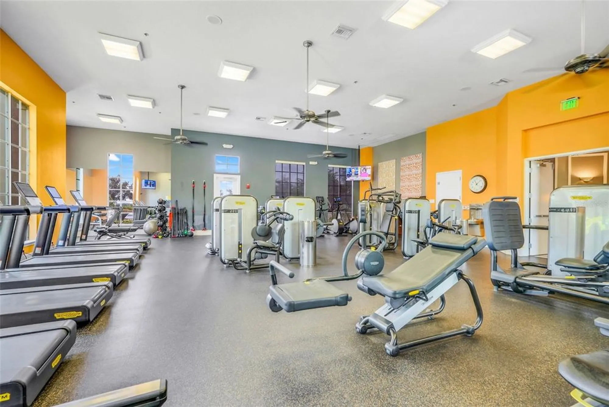 Property Slideshow image 42 of 52 | 815 hidden moss dr, Groveland, FL, 34736