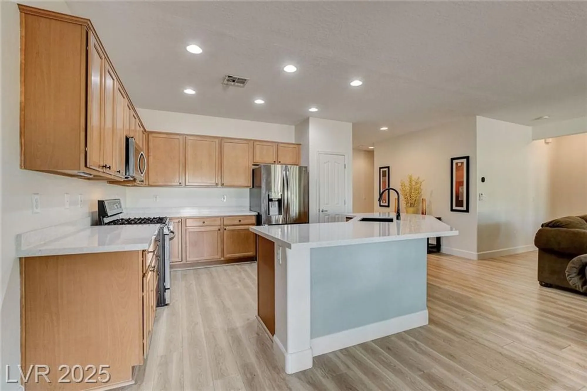 Property Slideshow image 8 of 64 | 7873 broadwing dr, North Las Vegas, NV, 89084