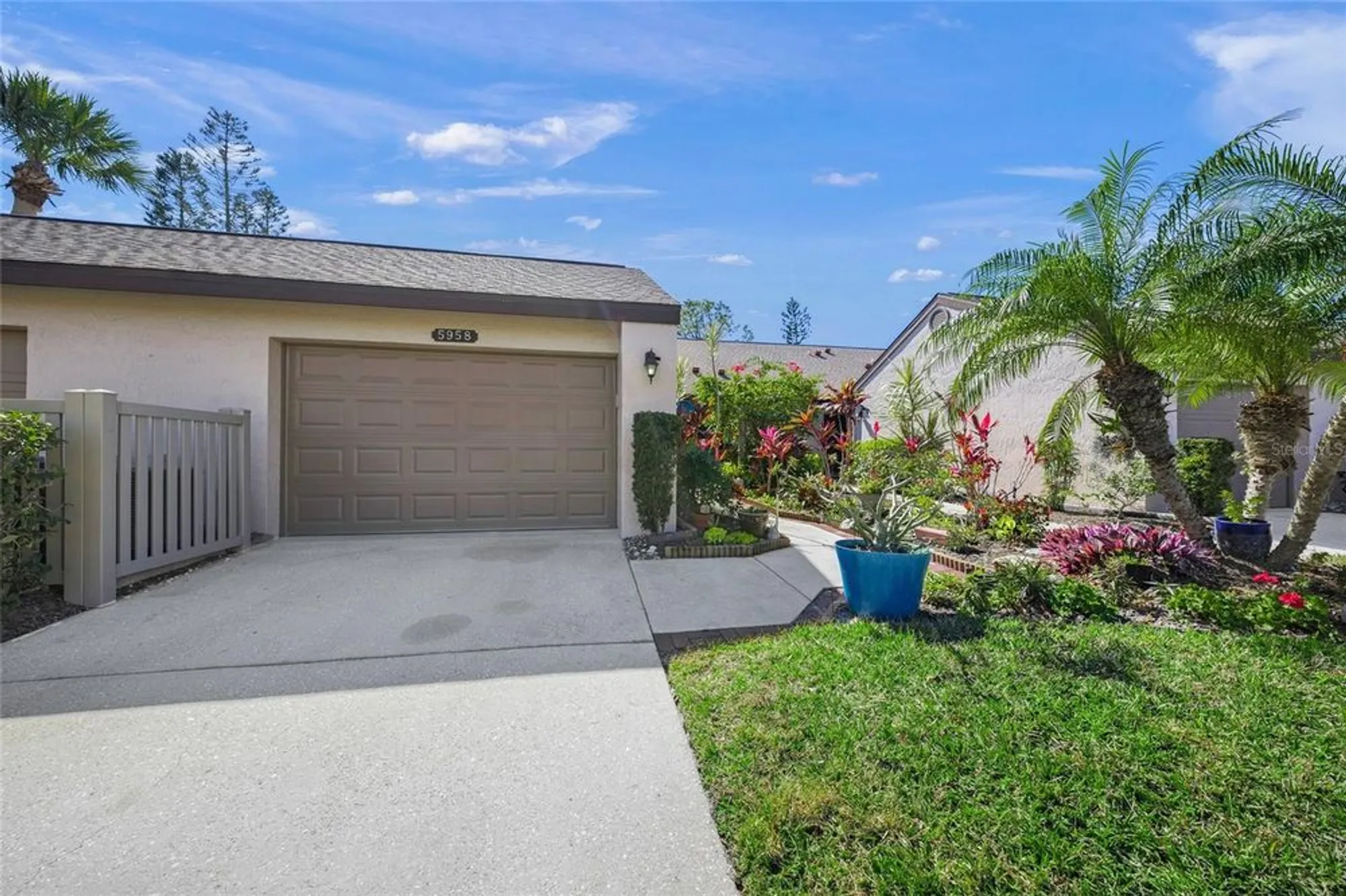 Property Slideshow image 7 of 51 | 5958 clubside dr, Sarasota, FL, 34243