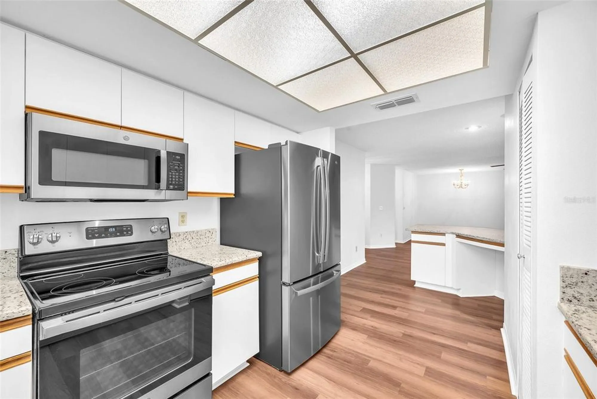 Property Slideshow image 7 of 39 | 904 sun key ct, Sun City Center, FL, 33573
