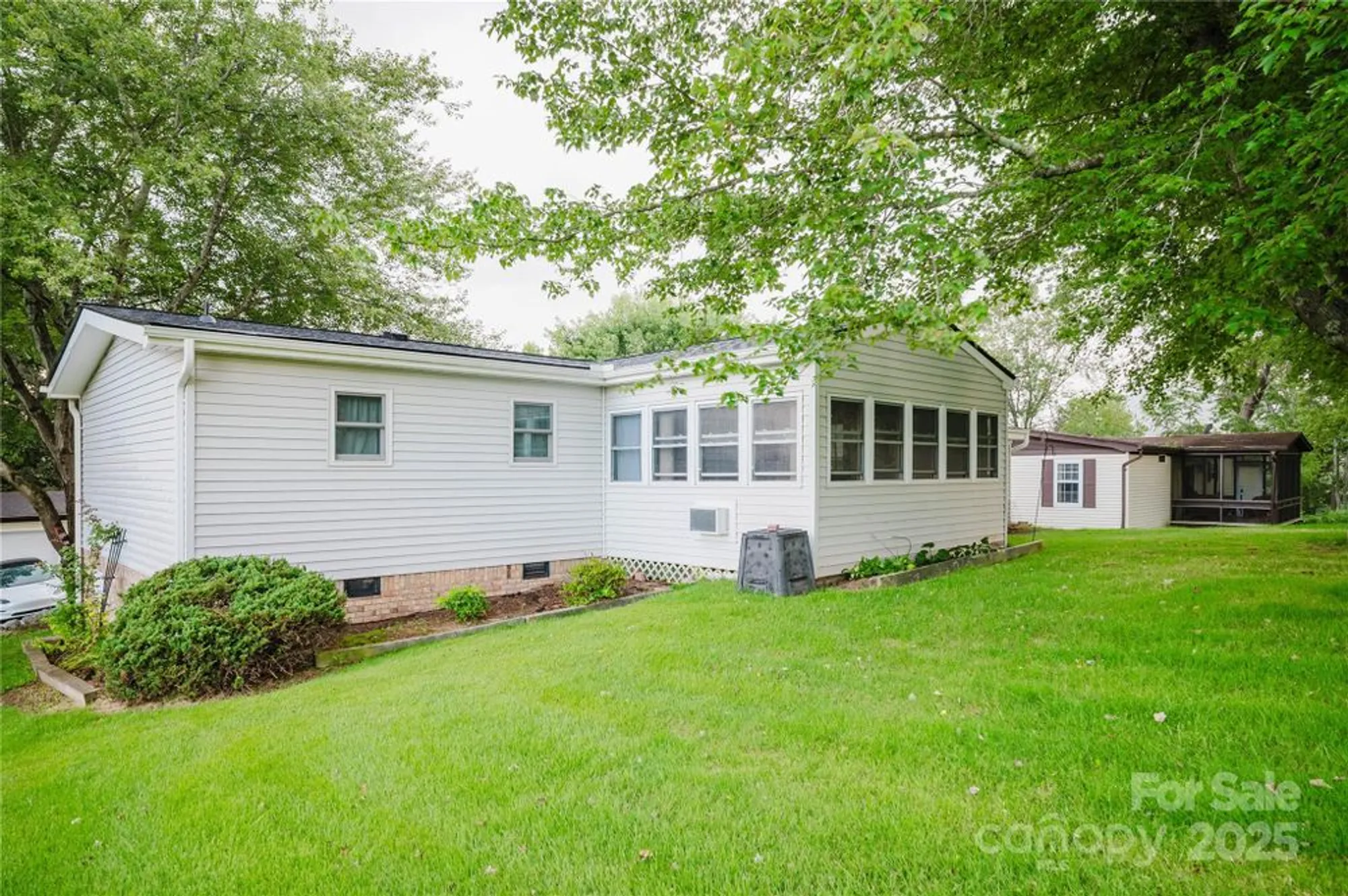 Property Slideshow image 7 of 34 | 402 deerfield ct, Hendersonville, NC, 28792