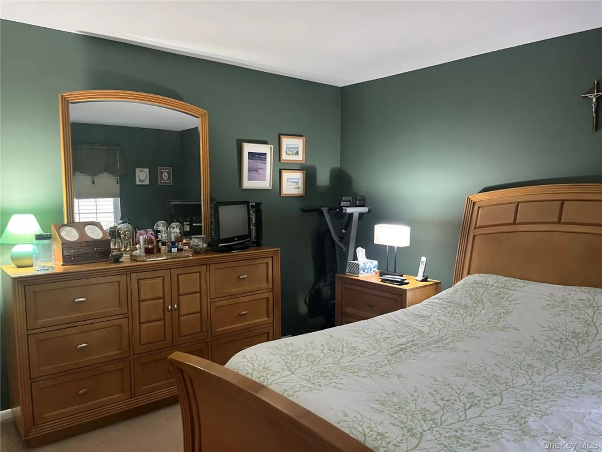Property Slideshow image 11 of 30 | 194 canterbury dr, Ridge, NY, 11961