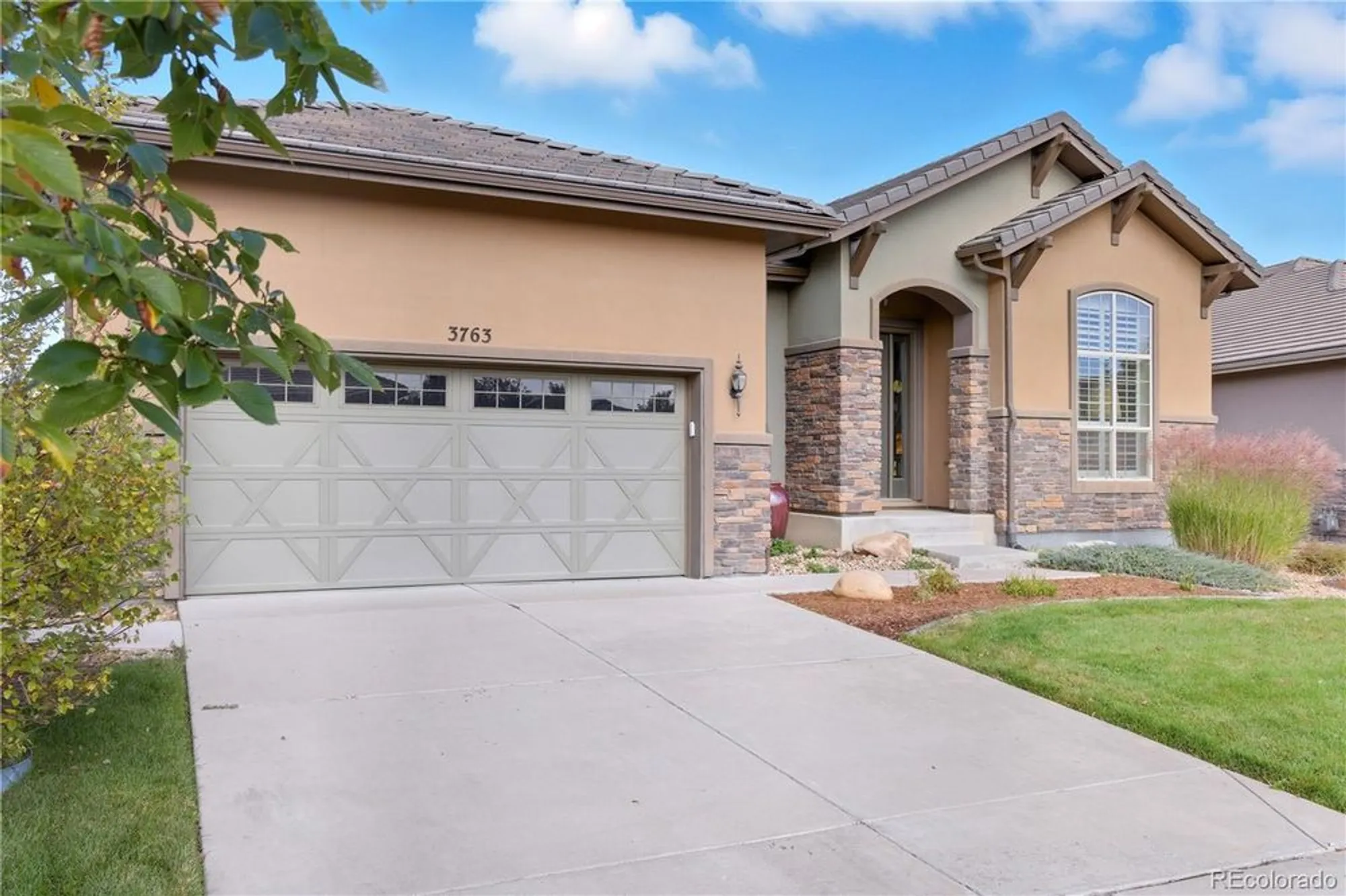 Property Slideshow image 4 of 50 | 3763 wild horse dr, Broomfield, CO, 80023