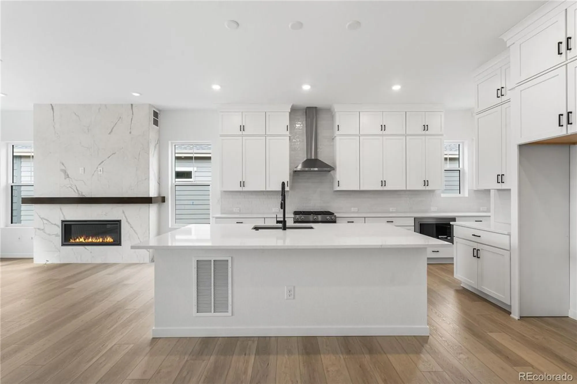 Property Slideshow image 15 of 29 | 11112 amber light cir, Littleton, CO, 80125