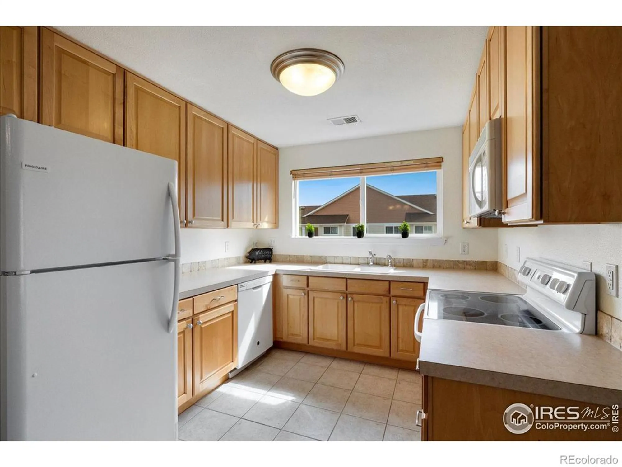 Property Slideshow image 9 of 33 | 4615 hahns peak dr unit 202, Loveland, CO, 80538