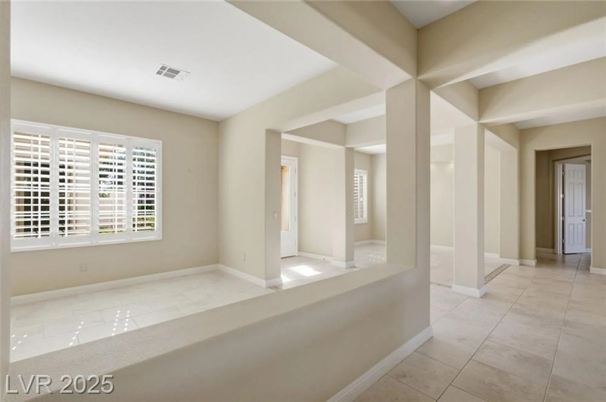 Property Slideshow image 14 of 84 | 10286 rio de thule ln, Las Vegas, NV, 89135