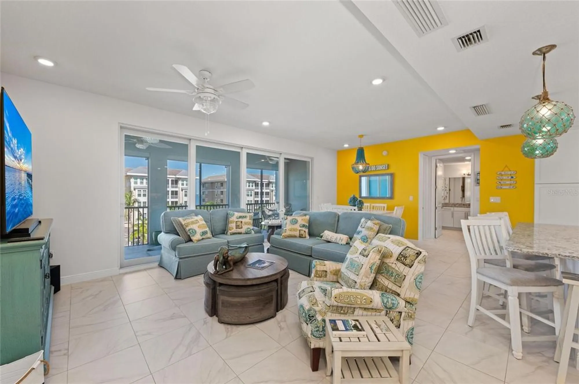 Property Slideshow image 16 of 100 | 387 aruba cir 301, Bradenton, FL, 34209
