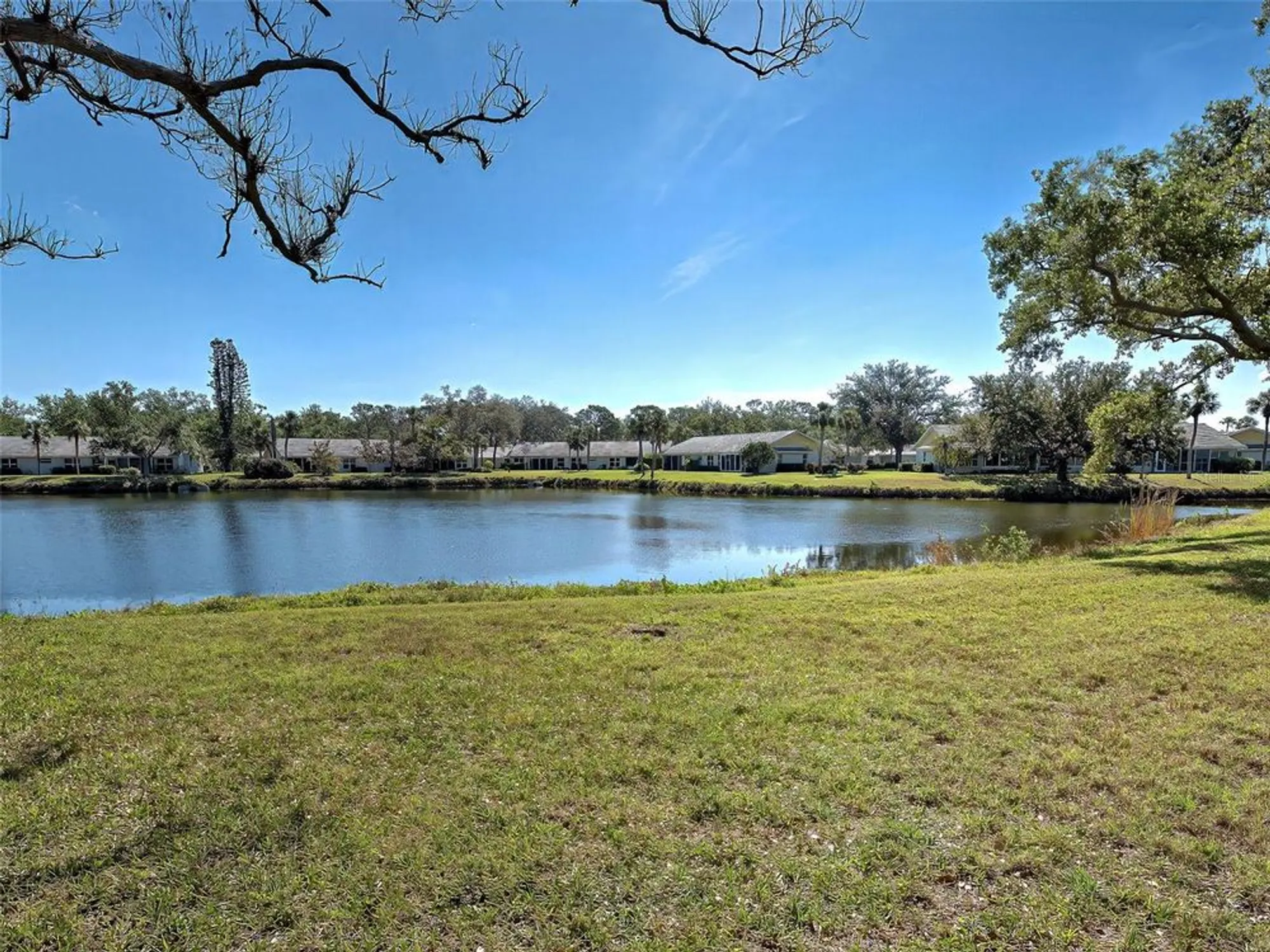 Property Slideshow image 6 of 74 | 220 southampton dr 325, Venice, FL, 34293