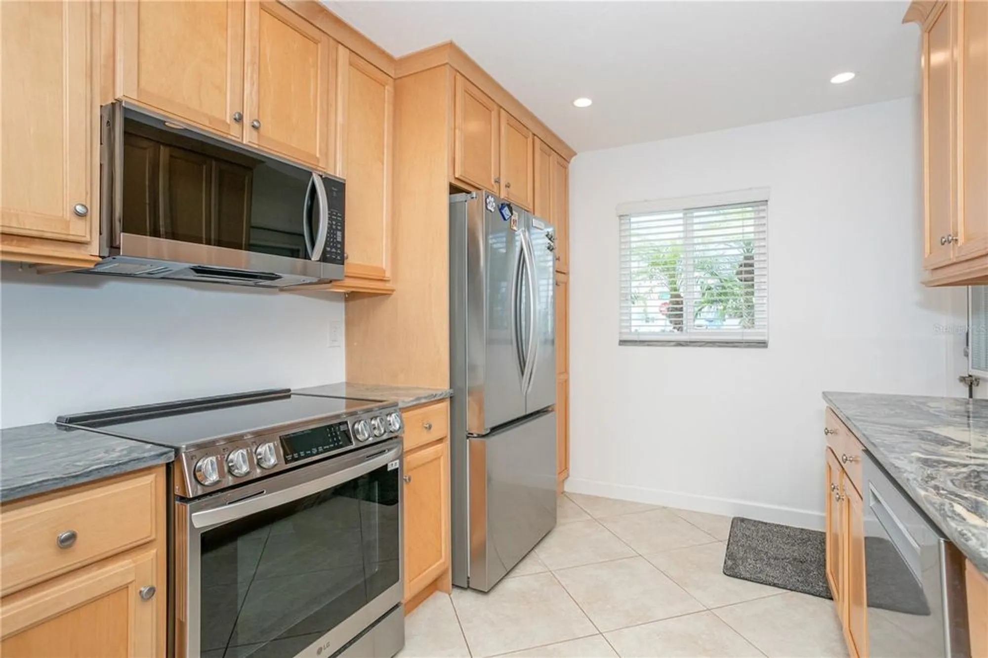Property Slideshow image 24 of 62 | 214 fair winds dr # 214, Nokomis, FL, 34275
