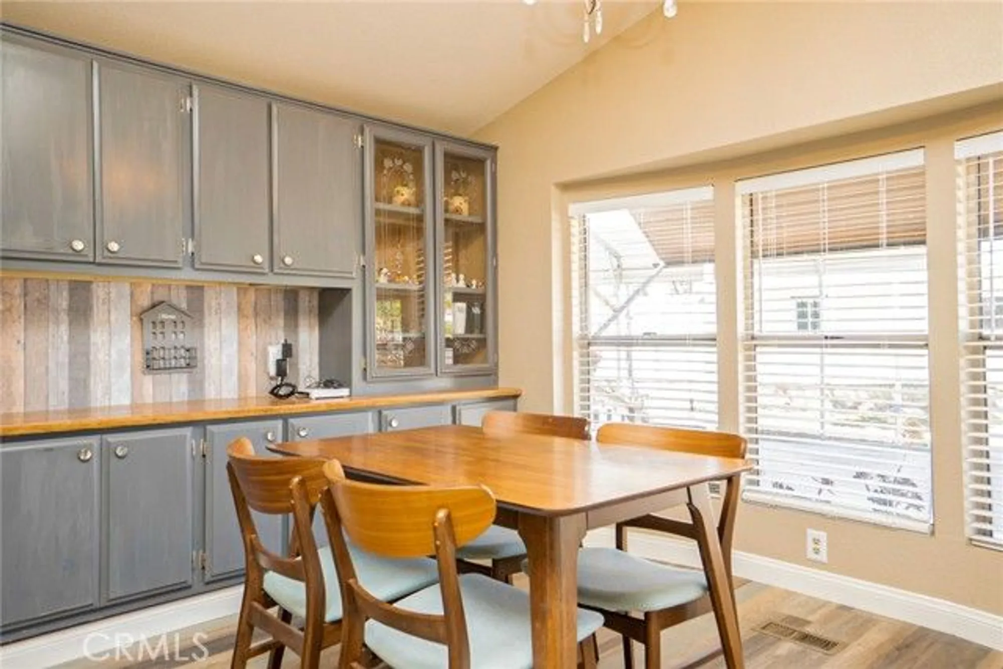 Property Slideshow image 27 of 55 | 901 norwich way, Corona, CA, 92882