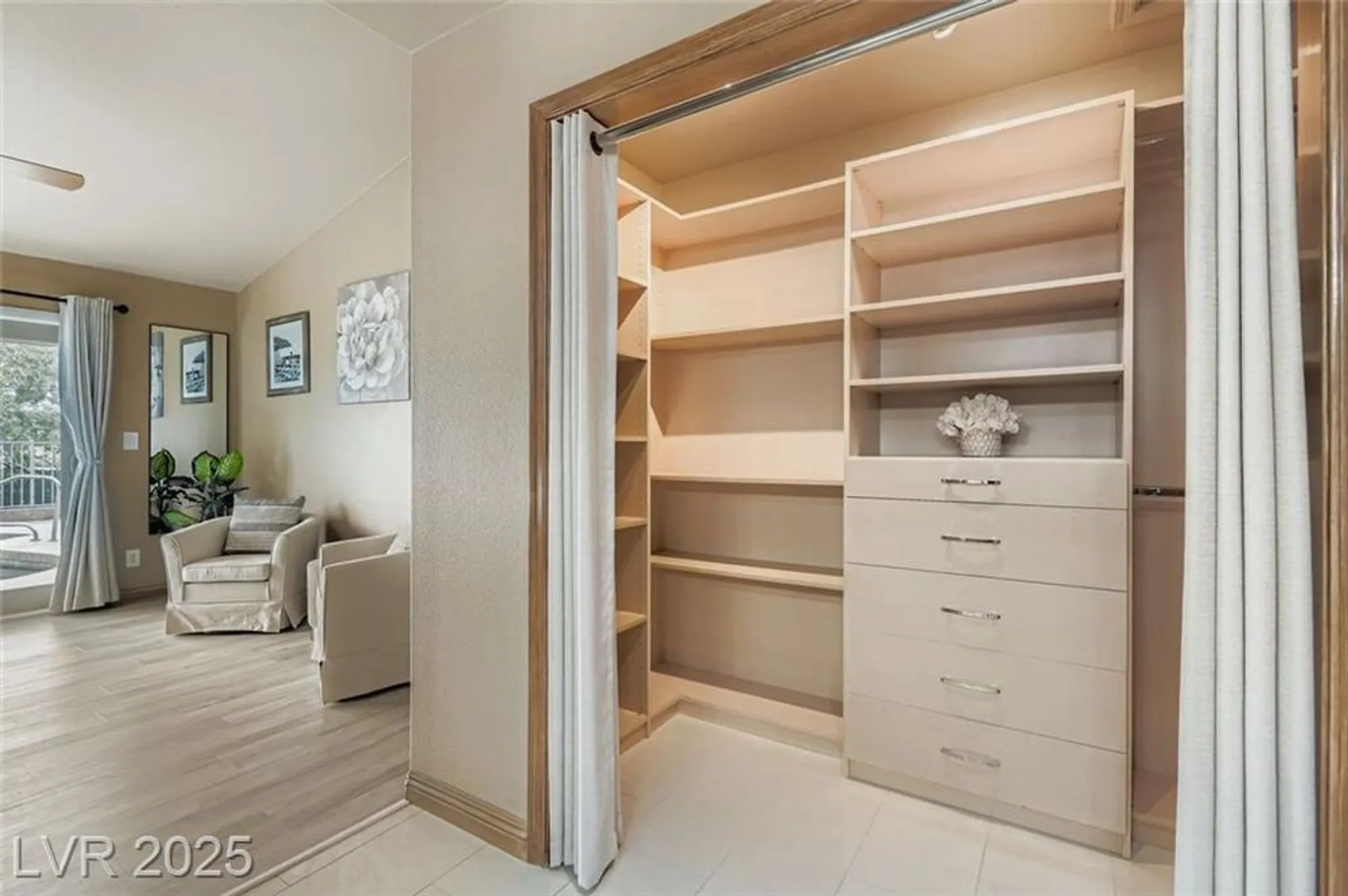 Property Slideshow image 18 of 32 | 9101 villa ridge dr, Las Vegas, NV, 89134