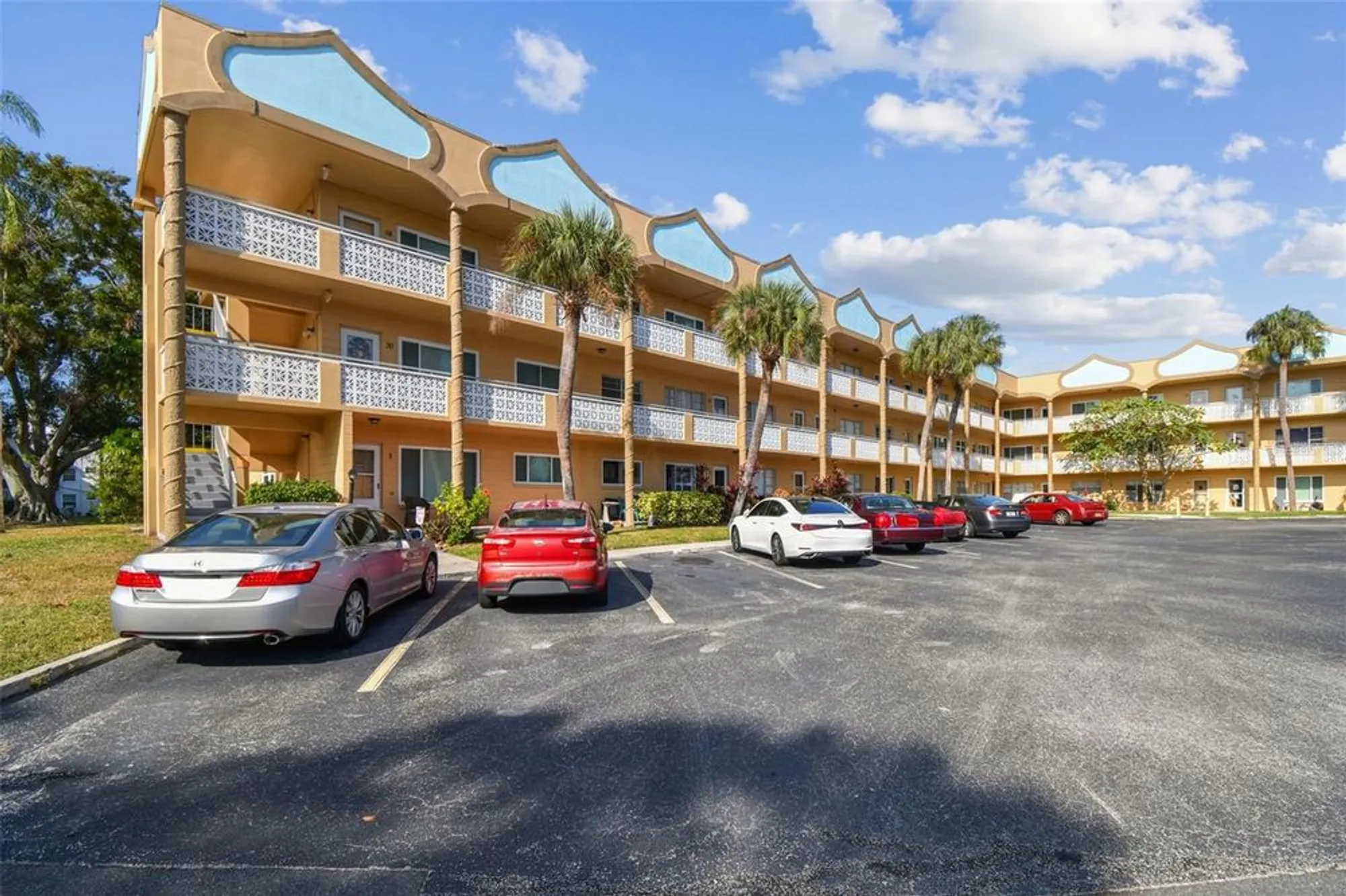 Property Slideshow image 4 of 73 | 2466 ecuadorian way apt 6, Clearwater, FL, 33763