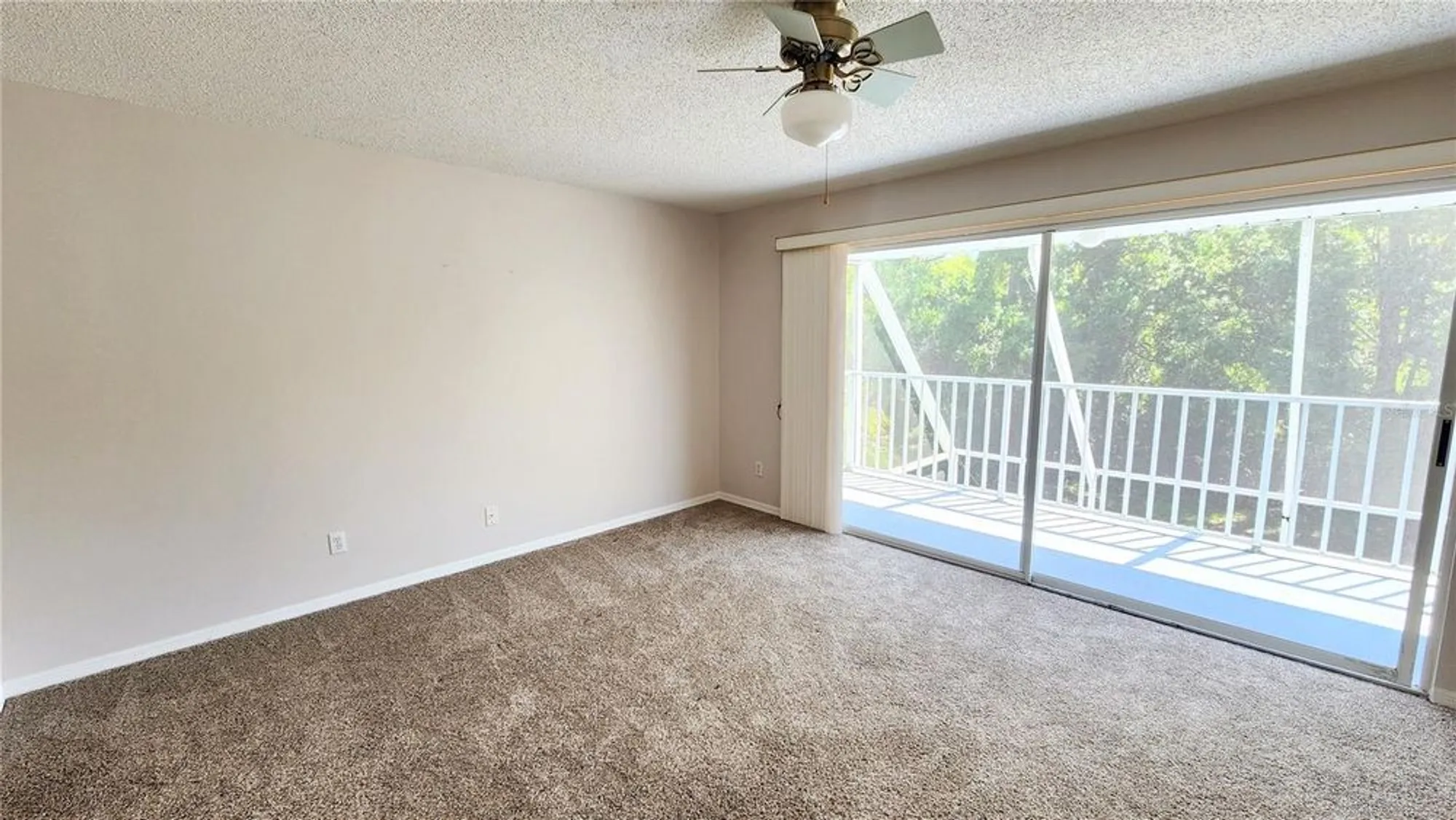 Property Slideshow image 33 of 60 | 2113 e del webb blvd, Sun City Center, FL, 33573