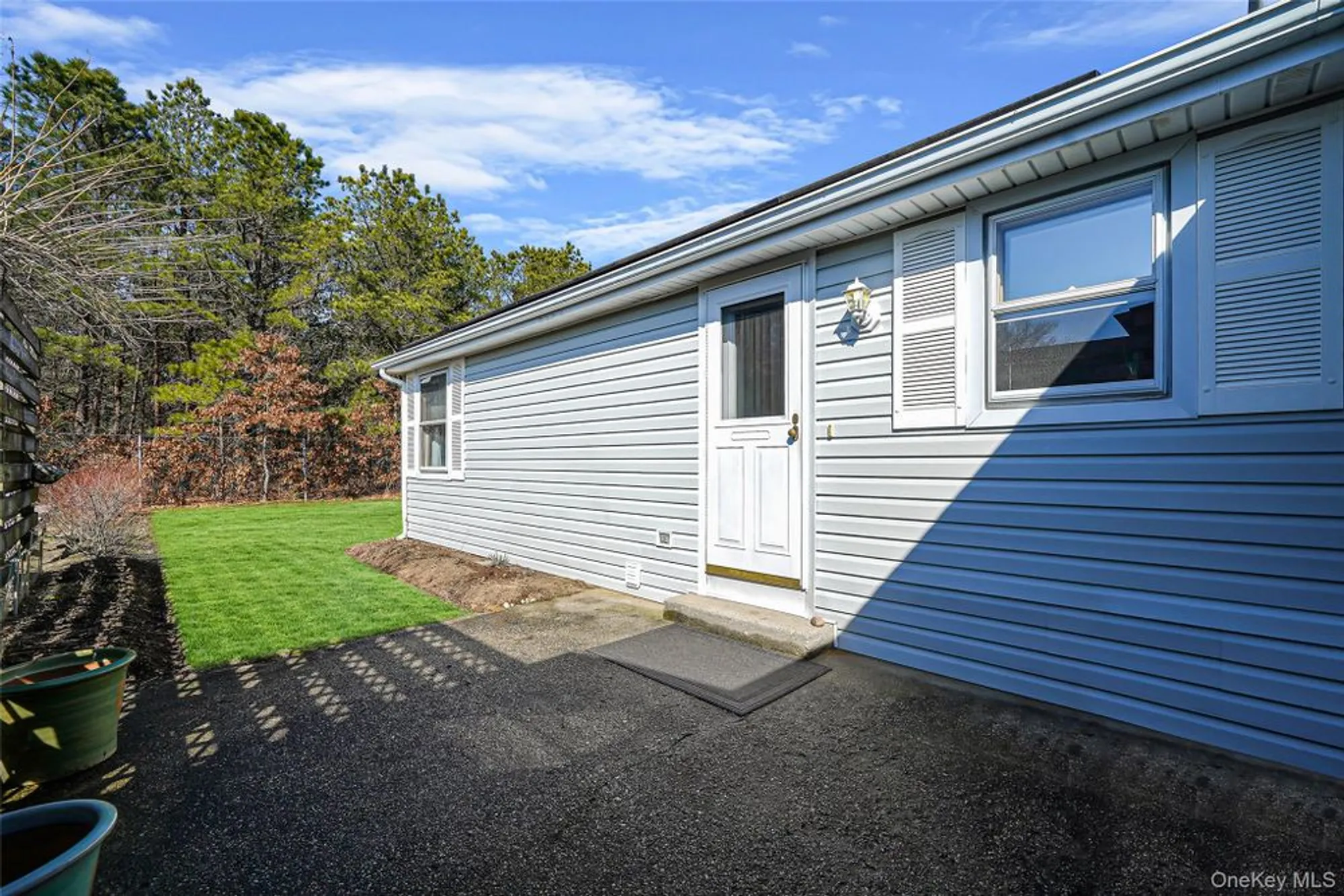 Property Slideshow image 23 of 29 | 91 village cir, Manorville, NY, 11949