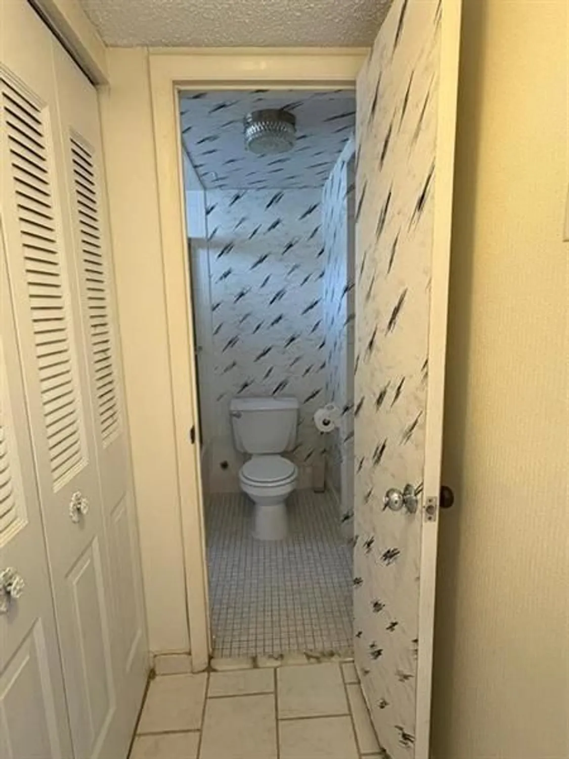 Property Slideshow image 8 of 10 | 6001 nw 61st ave 105, Tamarac, FL, 33319