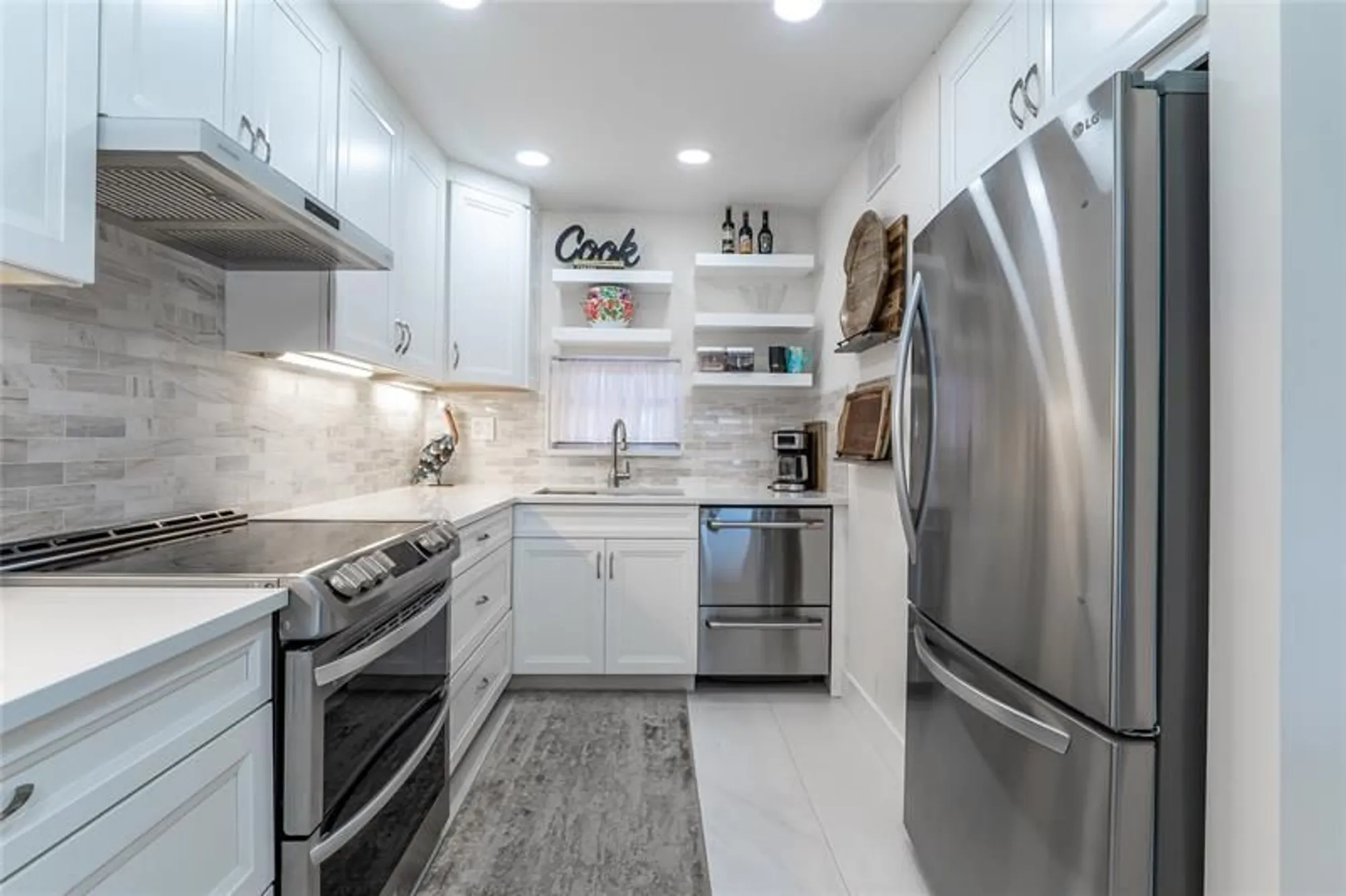 Property Slideshow image 1 of 61 | 9411 n hollybrook lake dr 310, Pembroke Pines, FL, 33025