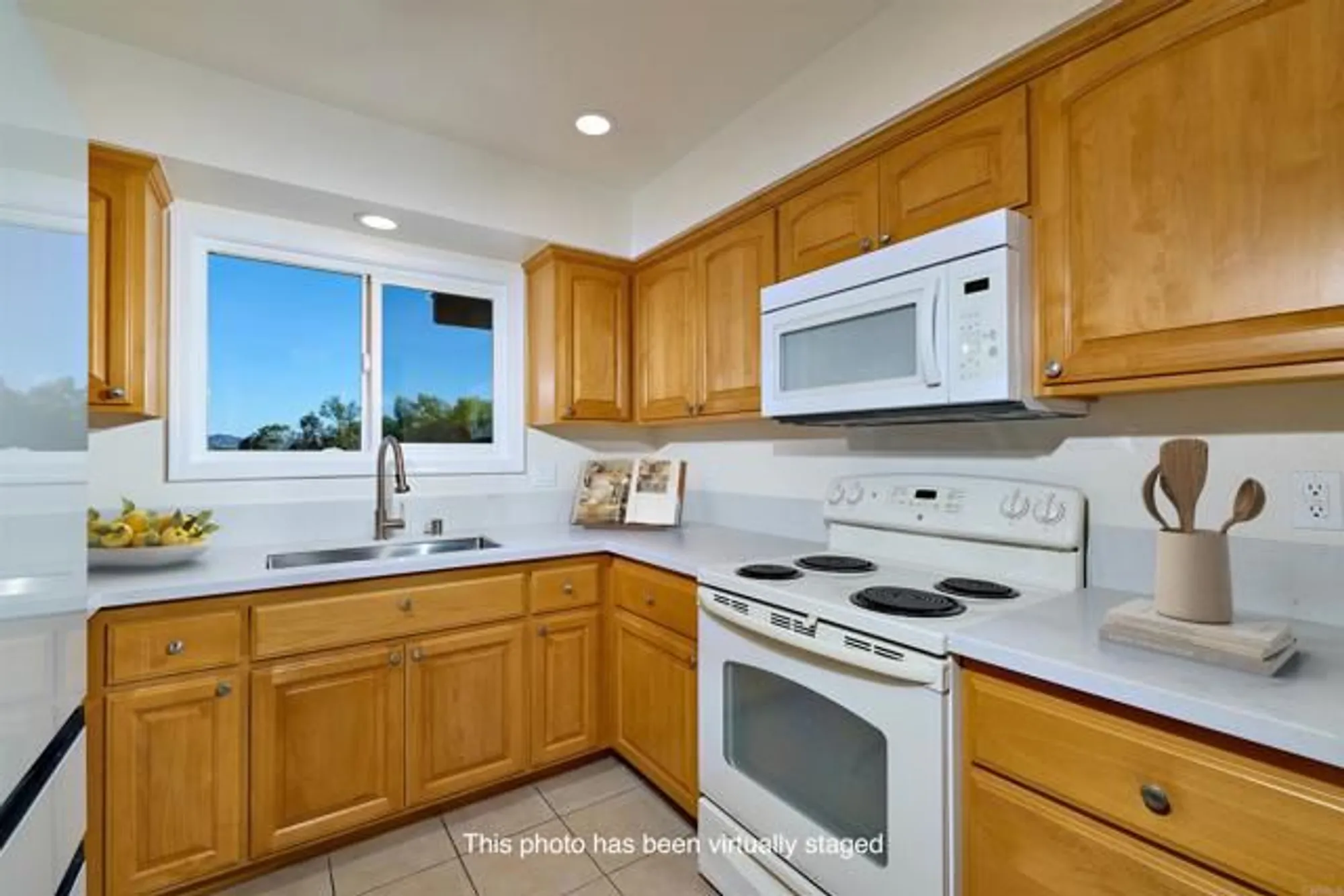 Property Slideshow image 9 of 23 | 942 royal tern way, Oceanside, CA, 92057