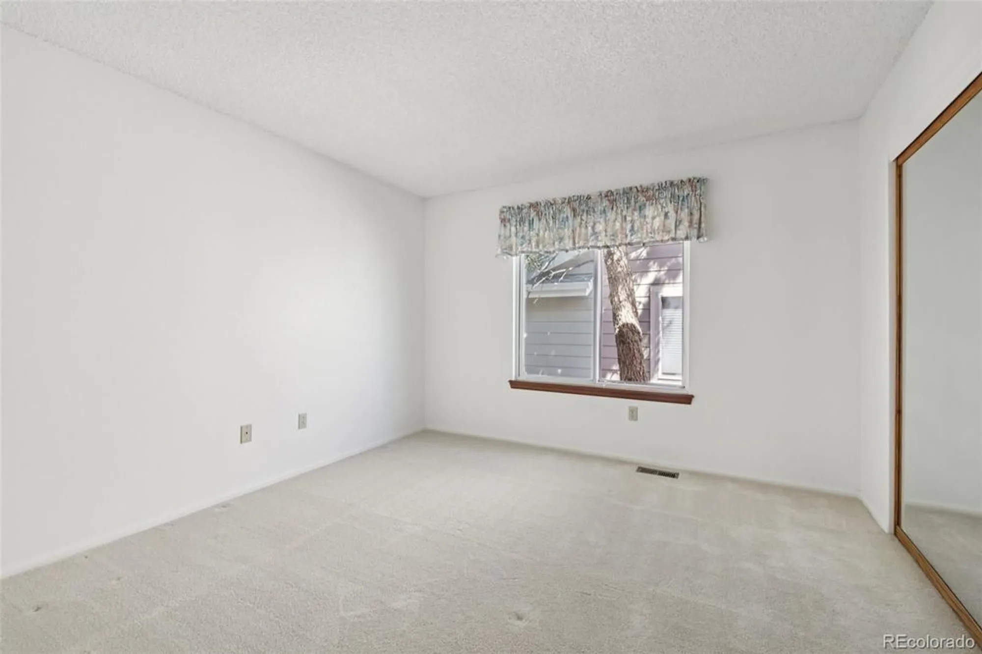 Property Slideshow image 20 of 47 | 6 abernathy ct, Highlands Ranch, CO, 80130