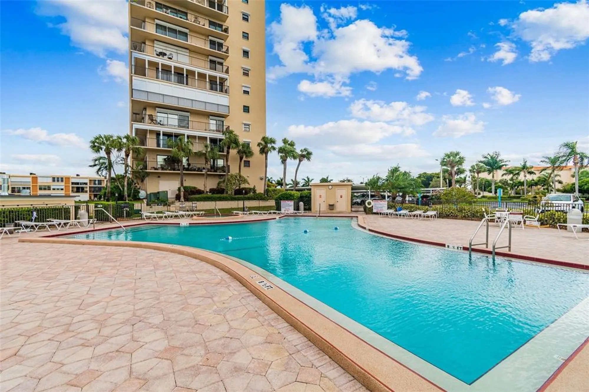 Property Slideshow image 55 of 93 | 7400 sun island dr 207, South Pasadena, FL, 33707