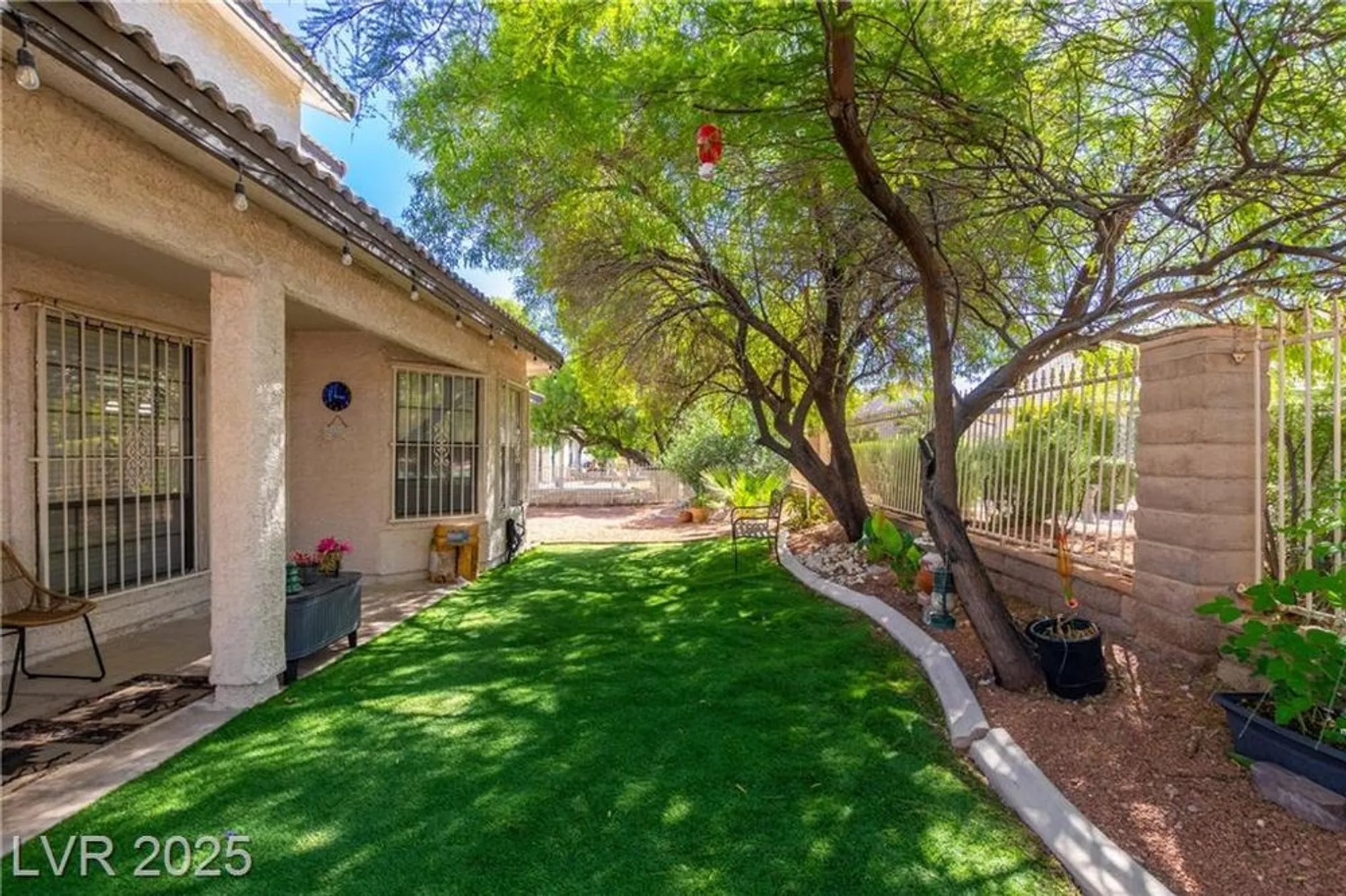 Property Slideshow image 33 of 47 | 5553 singing hills dr, Las Vegas, NV, 89130