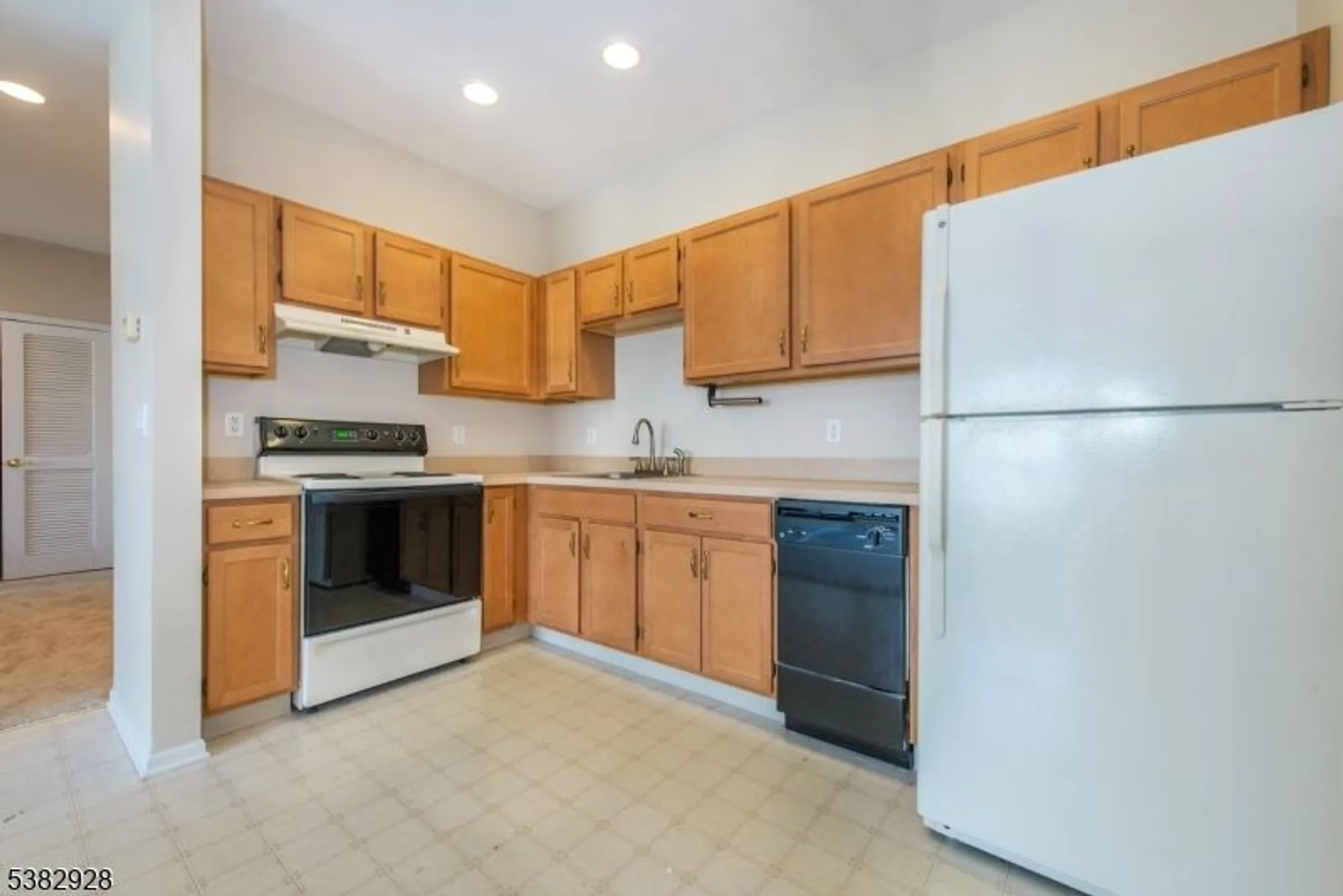 Property Slideshow image 9 of 31 | 9302 richmond rd # 302, West Milford, NJ, 07480