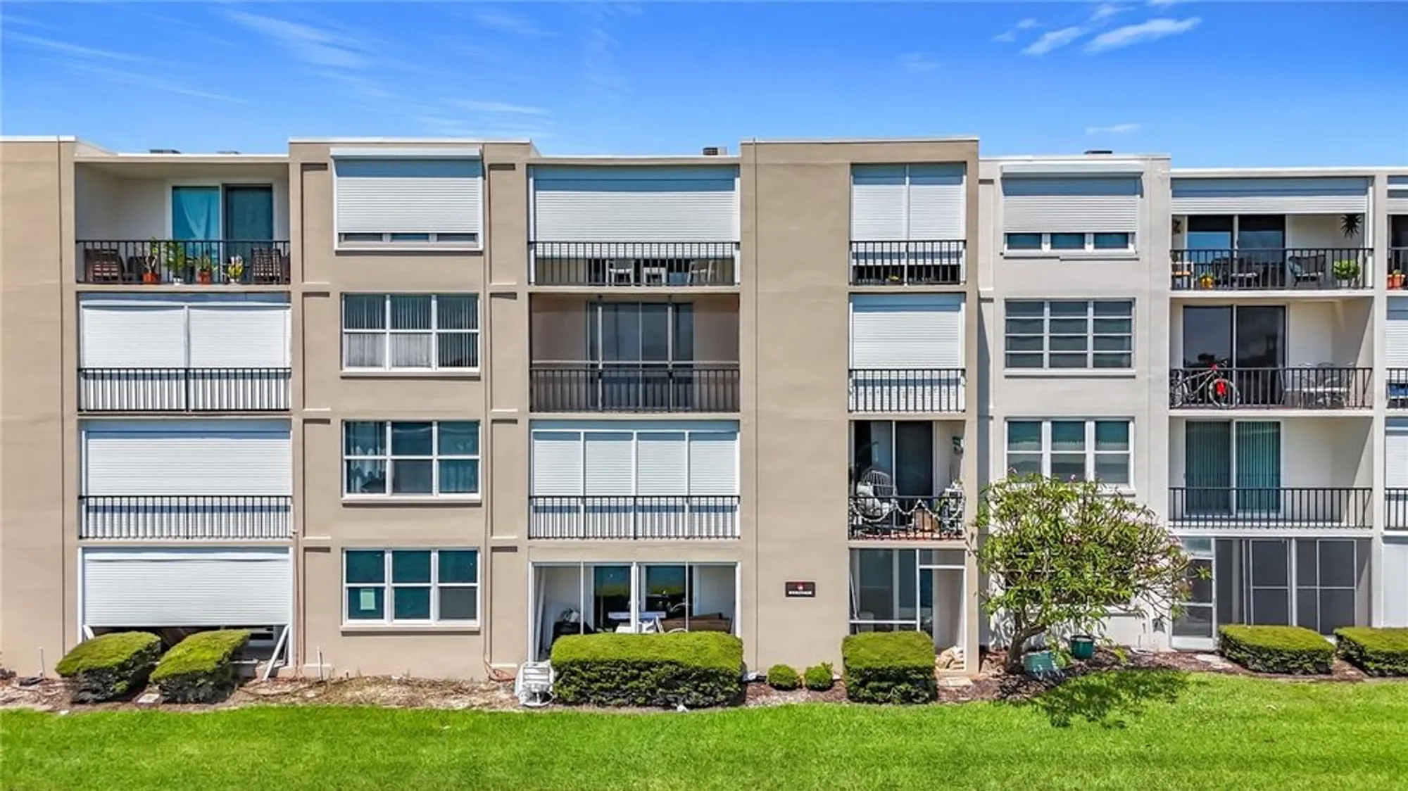 Property Slideshow image 52 of 62 | 7625 sun island dr 307, South Pasadena, FL, 33707