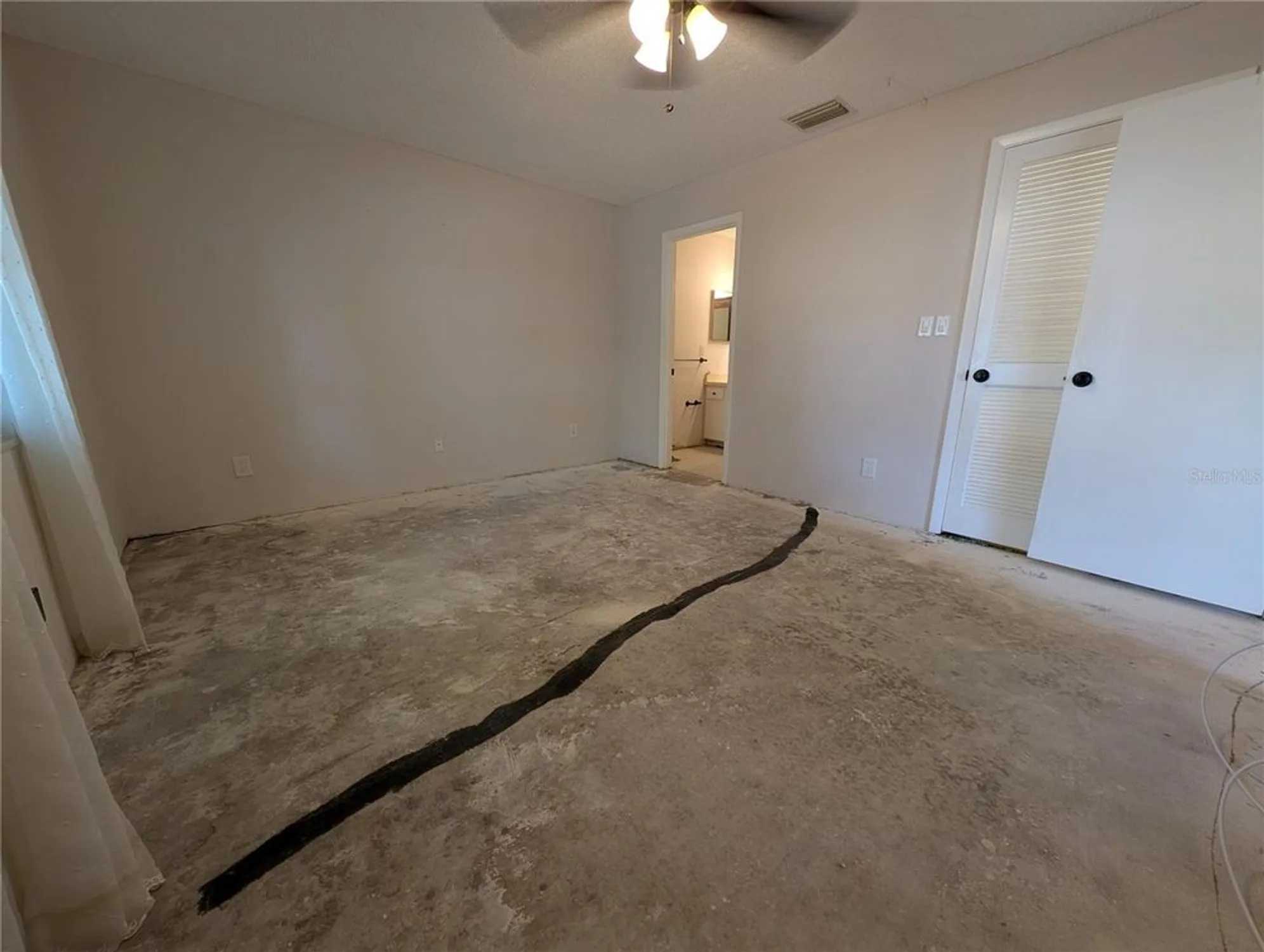 Property Slideshow image 12 of 16 | 4567 shoshone trl # 167, Sarasota, FL, 34233