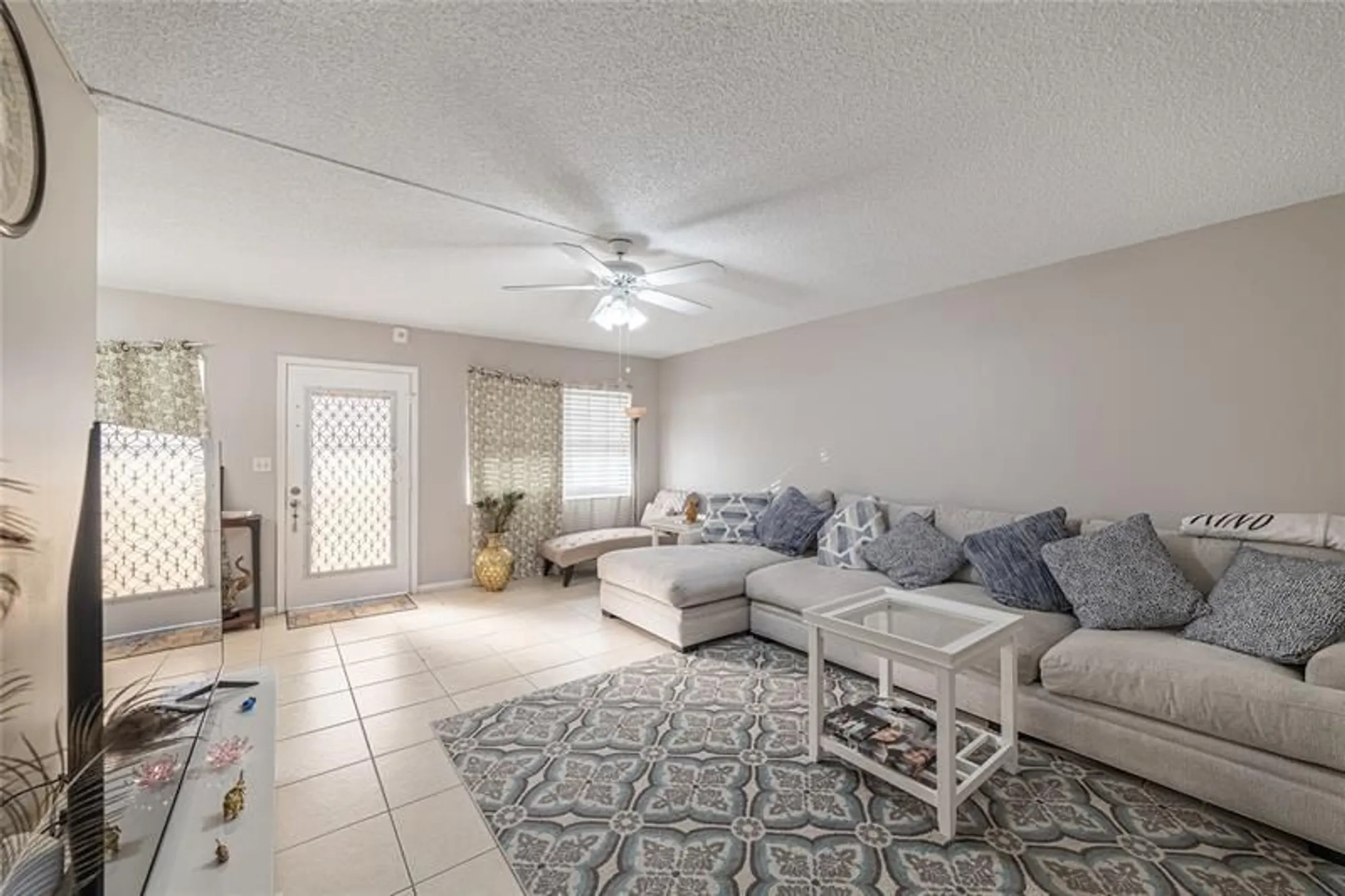 Property Slideshow image 2 of 27 | 1902 bermuda cir l4, Coconut Creek, FL, 33066
