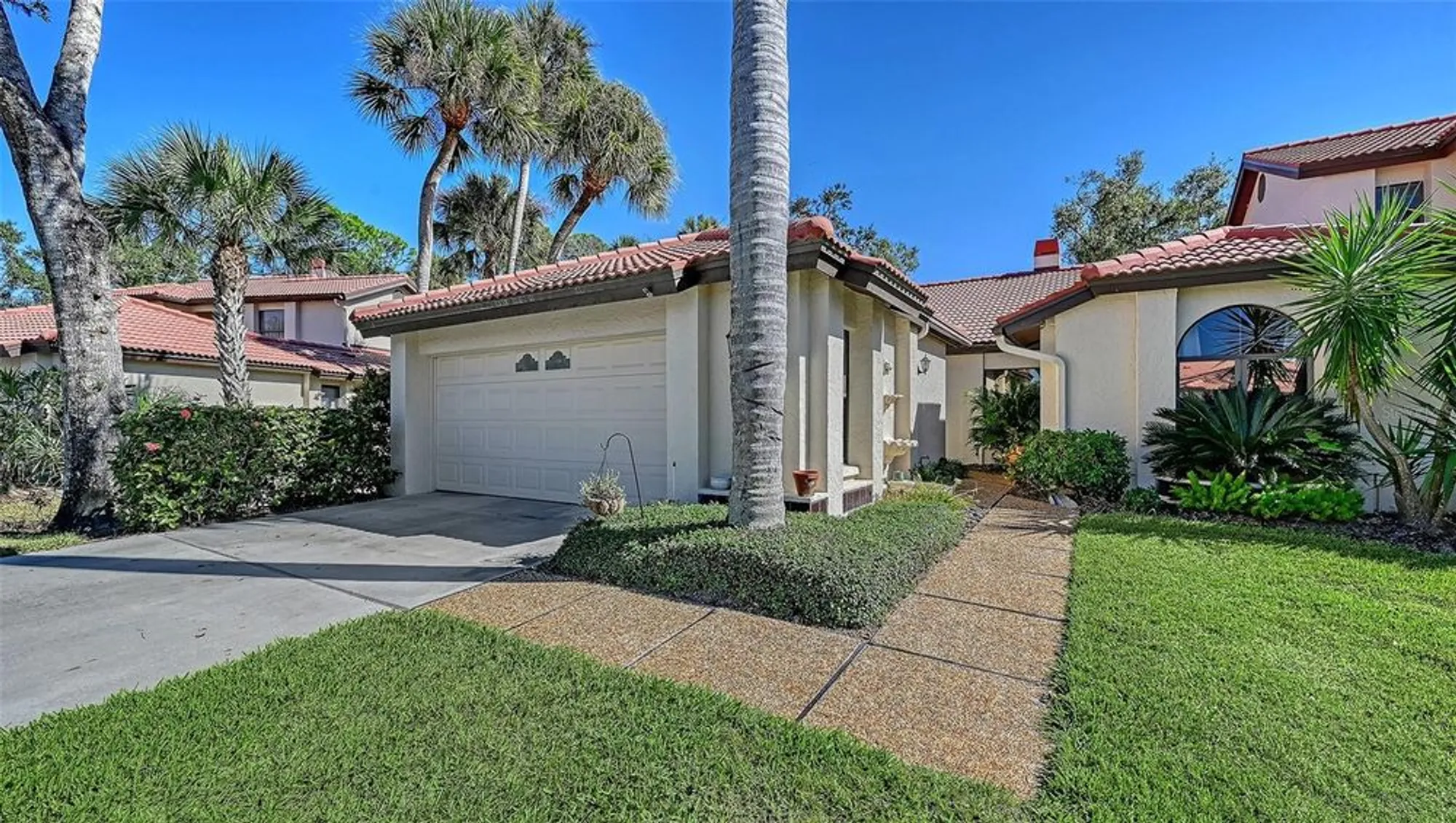 Property Slideshow image 2 of 49 | 7360 oak moss dr # 4, Sarasota, FL, 34241