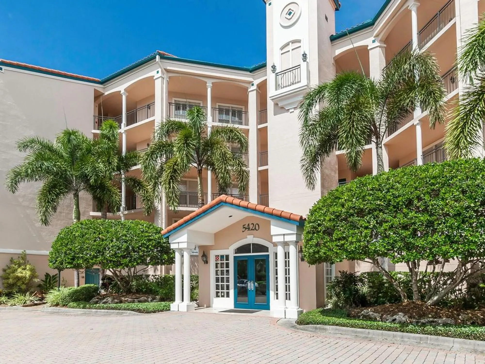 Property Slideshow image 3 of 59 | 5420 eagles point cir 106, Sarasota, FL, 34231