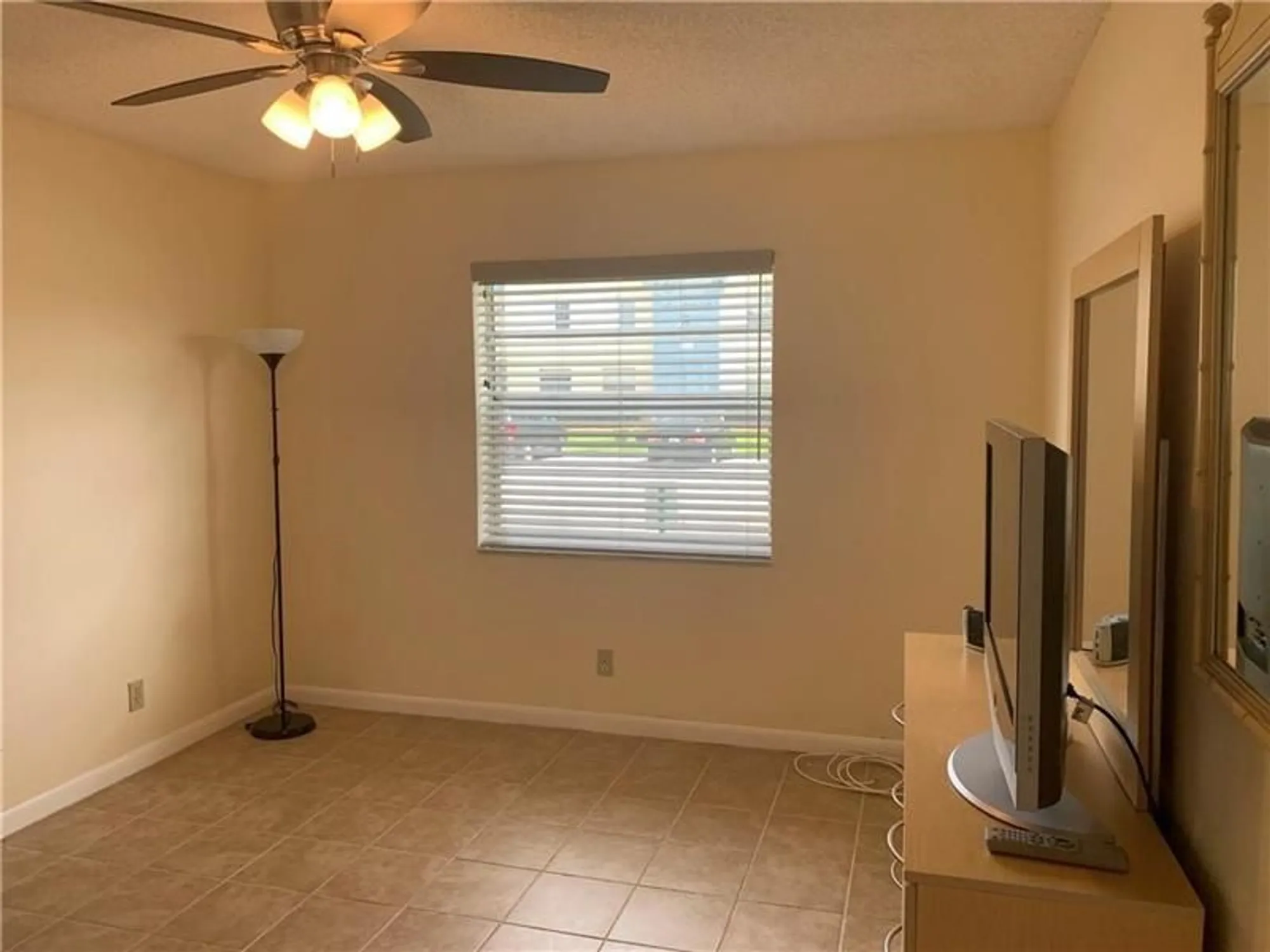 Property Slideshow image 9 of 11 | 820 flanders r # 280, Delray Beach, FL, 33484