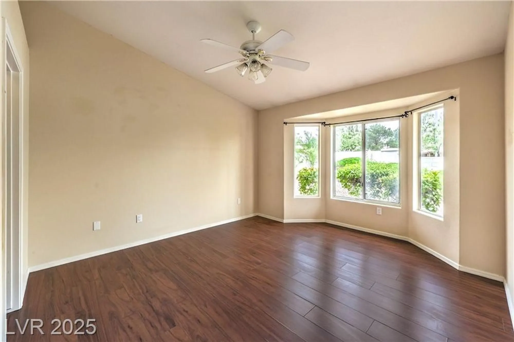 Property Slideshow image 14 of 39 | 9948 bundella dr, Las Vegas, NV, 89134