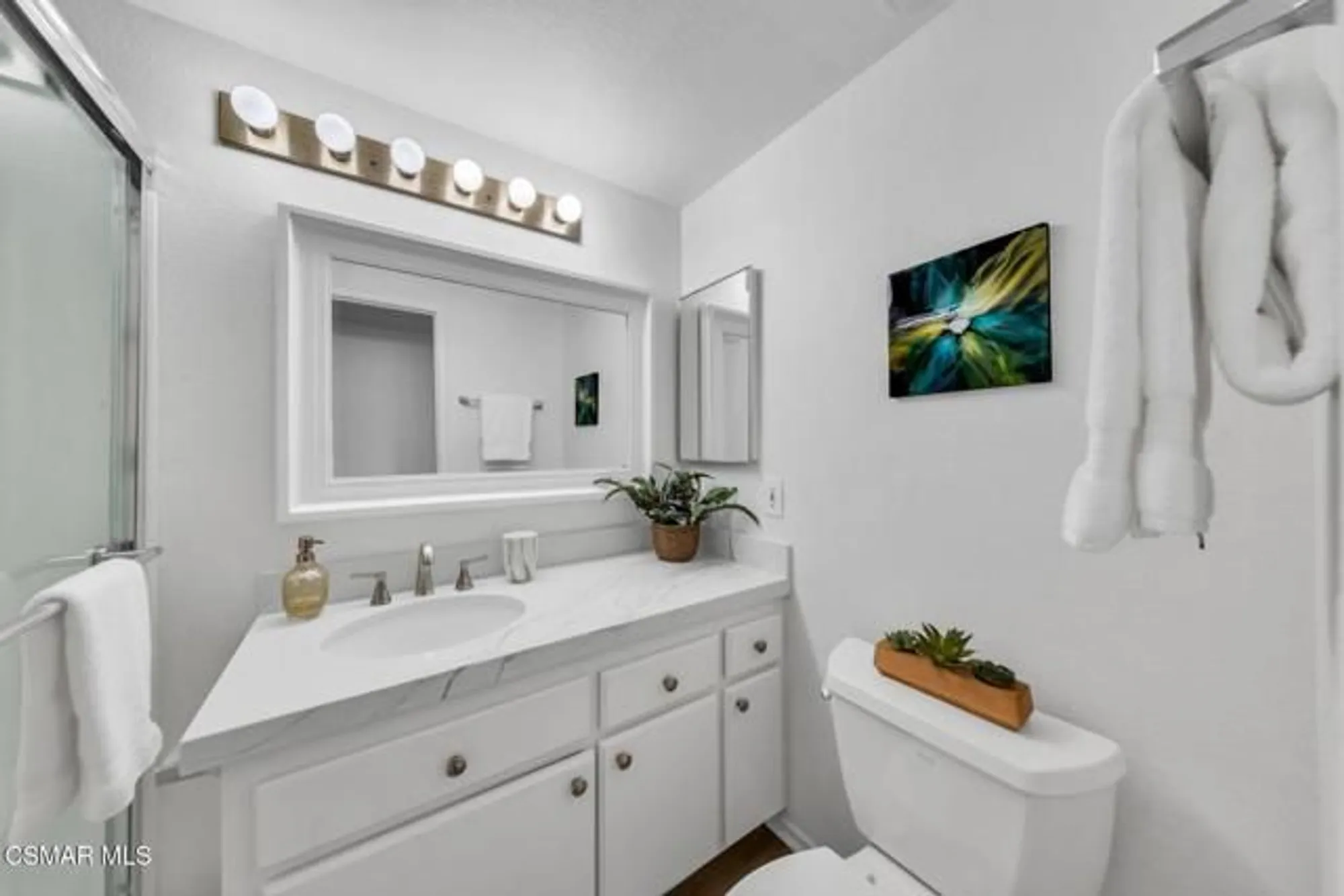 Property Slideshow image 15 of 52 | 224 oakleaf dr apt 102, Thousand Oaks, CA, 91360