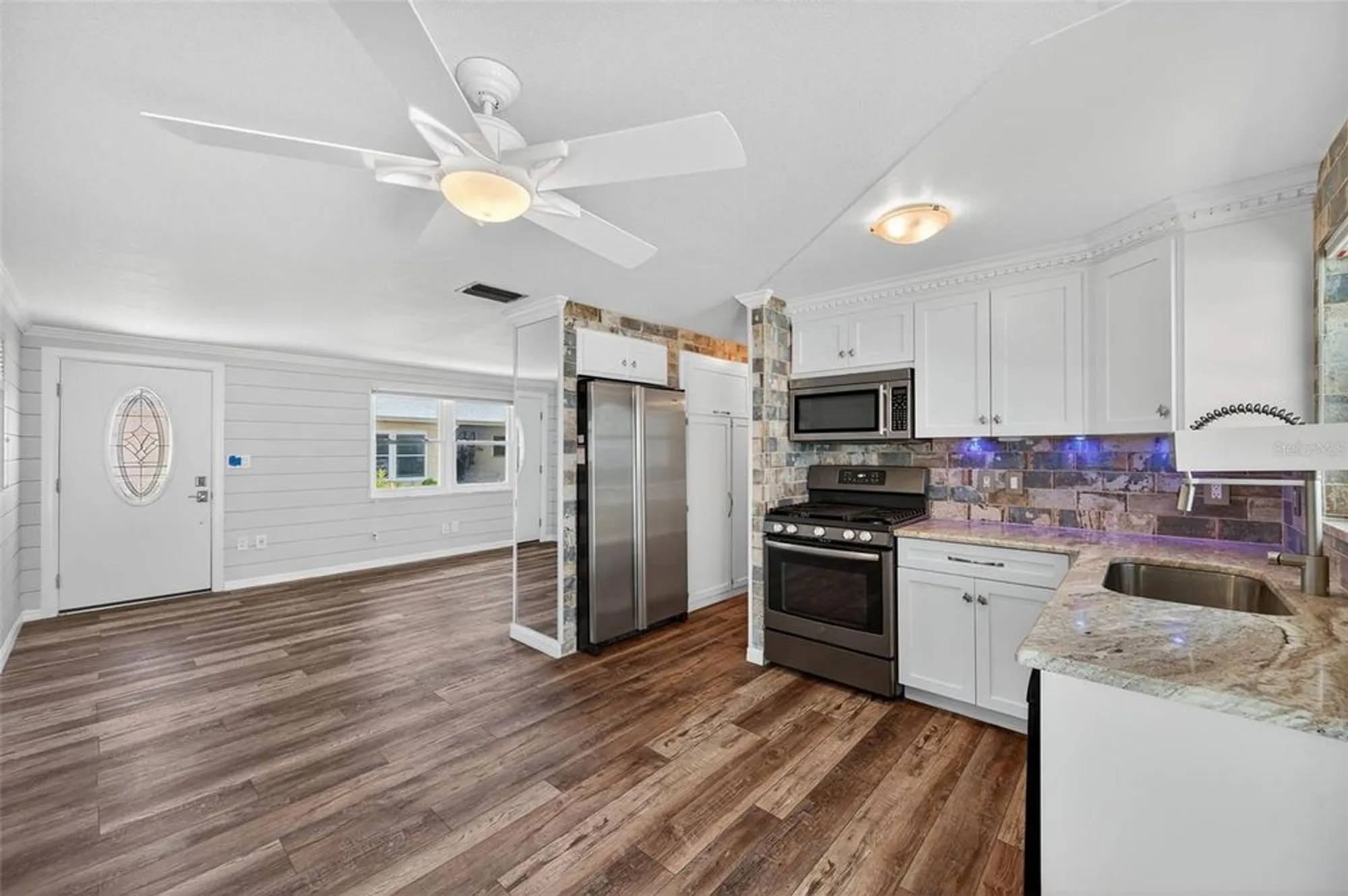 Property Slideshow image 11 of 44 | 12400 park blvd apt 213, Seminole, FL, 33772