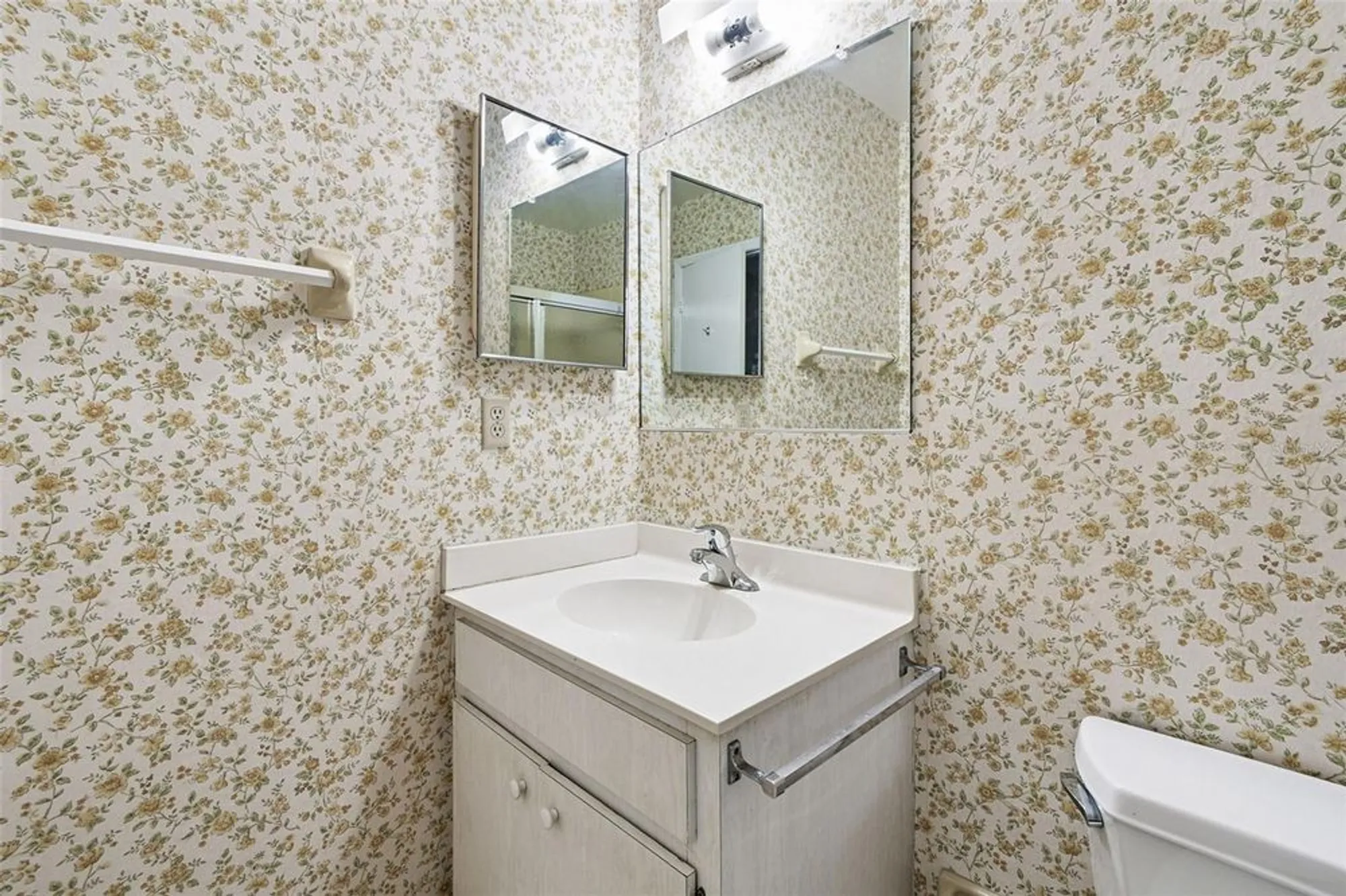 Property Slideshow image 61 of 100 | 1803 pineapple palm ct, Sun City Center, FL, 33573