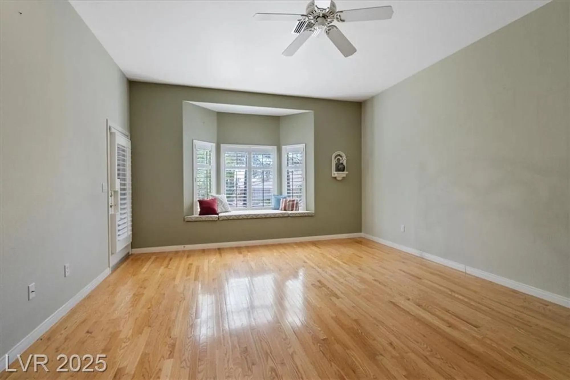 Property Slideshow image 15 of 34 | 2524 banora point dr, Las Vegas, NV, 89134