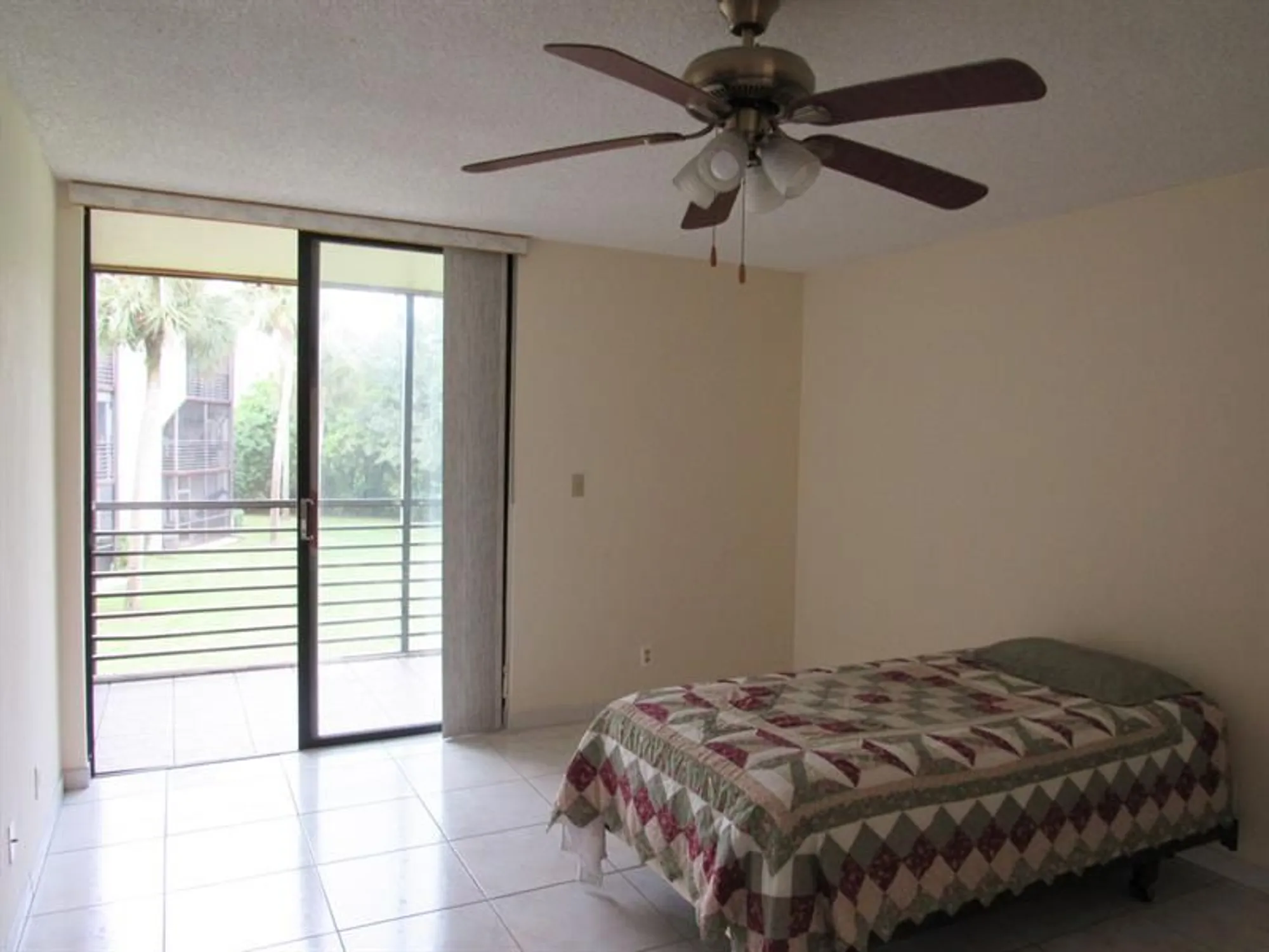 Property Slideshow image 18 of 52 | 6351 n university dr 224, Tamarac, FL, 33321