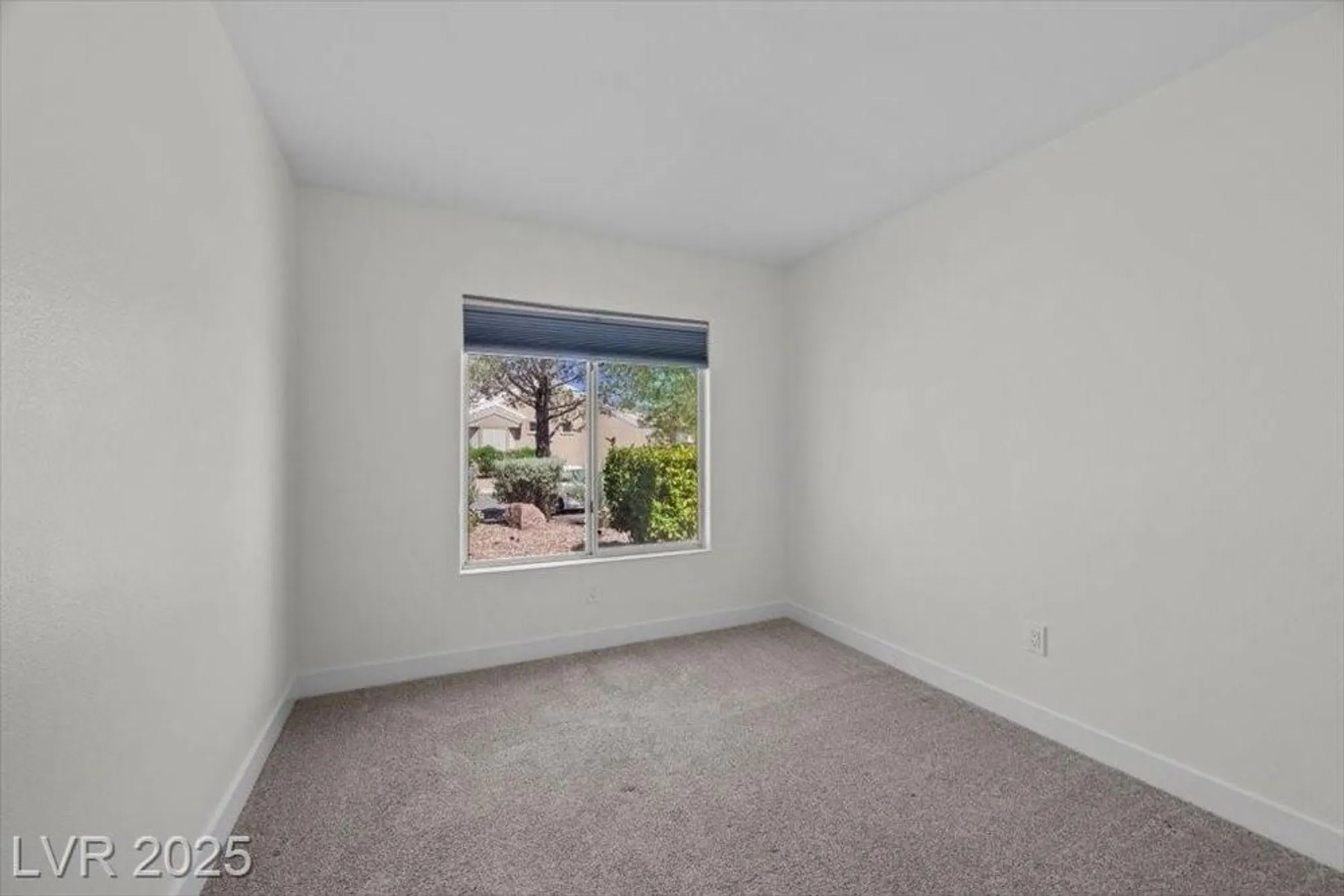 Property Slideshow image 19 of 27 | 2216 spring water dr, Las Vegas, NV, 89134