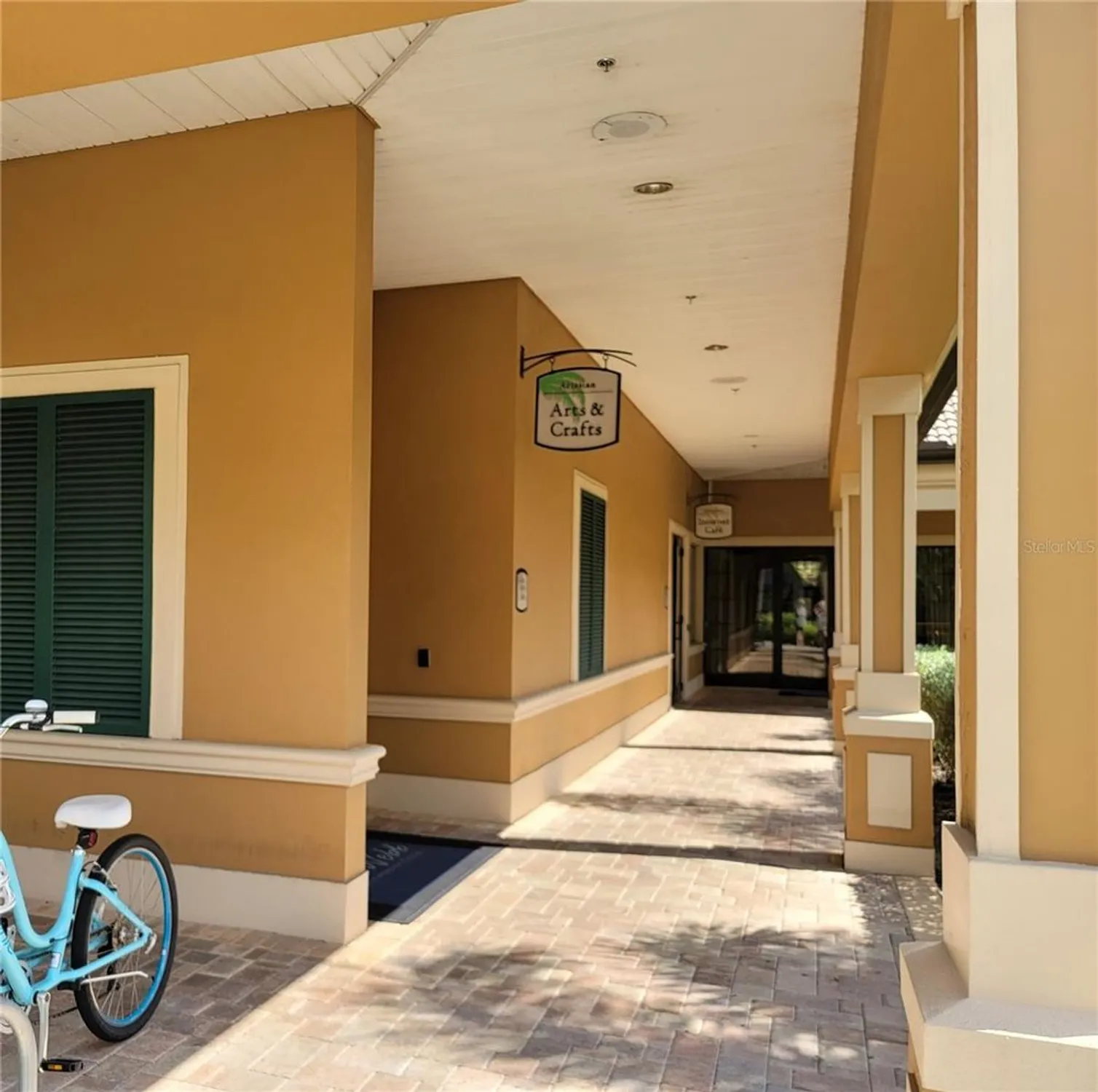 Property Slideshow image 82 of 100 | 303 bluewater falls ct, Apollo Beach, FL, 33572