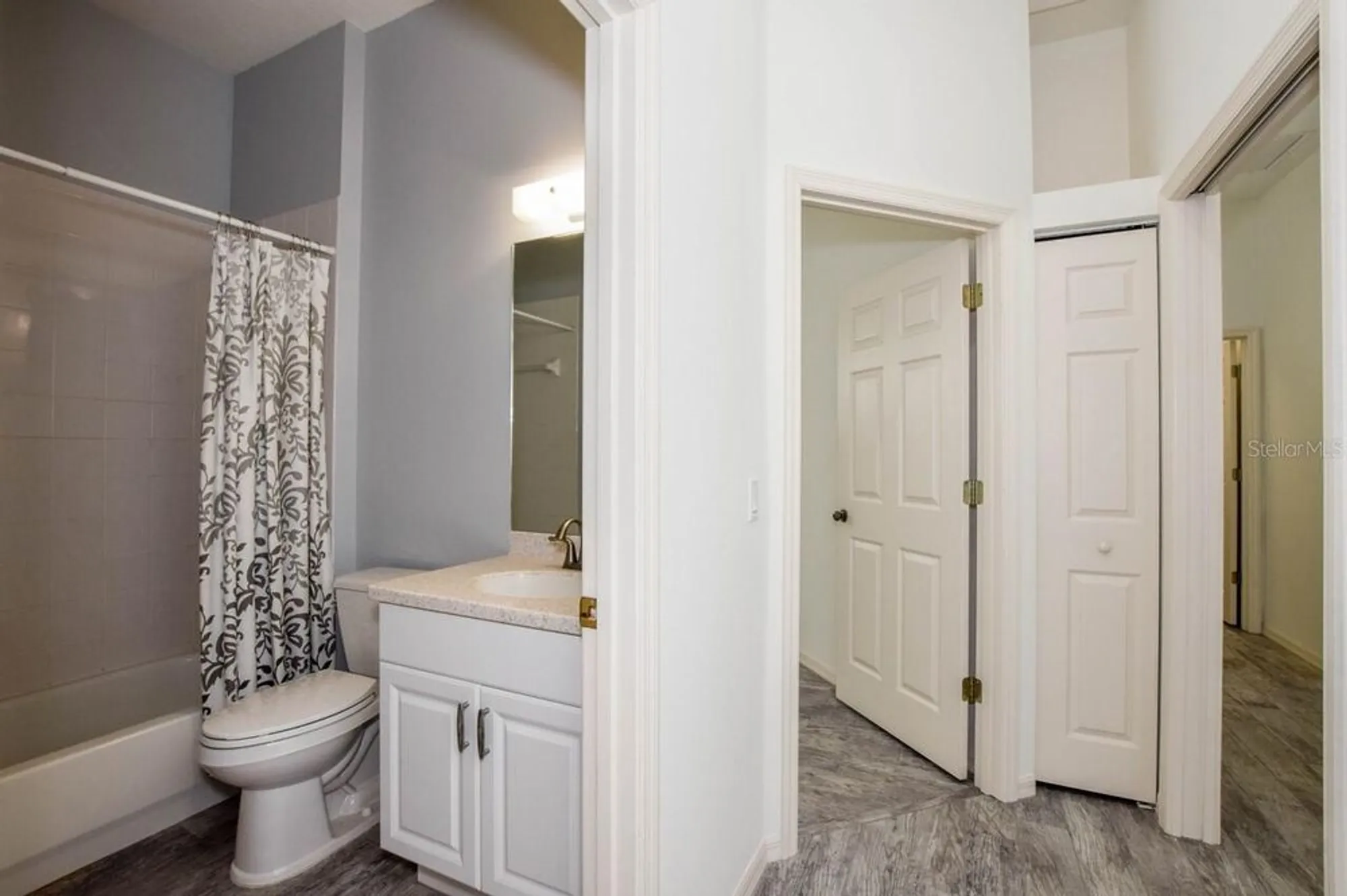 Property Slideshow image 22 of 63 | 834 montrose dr # 9, Venice, FL, 34293