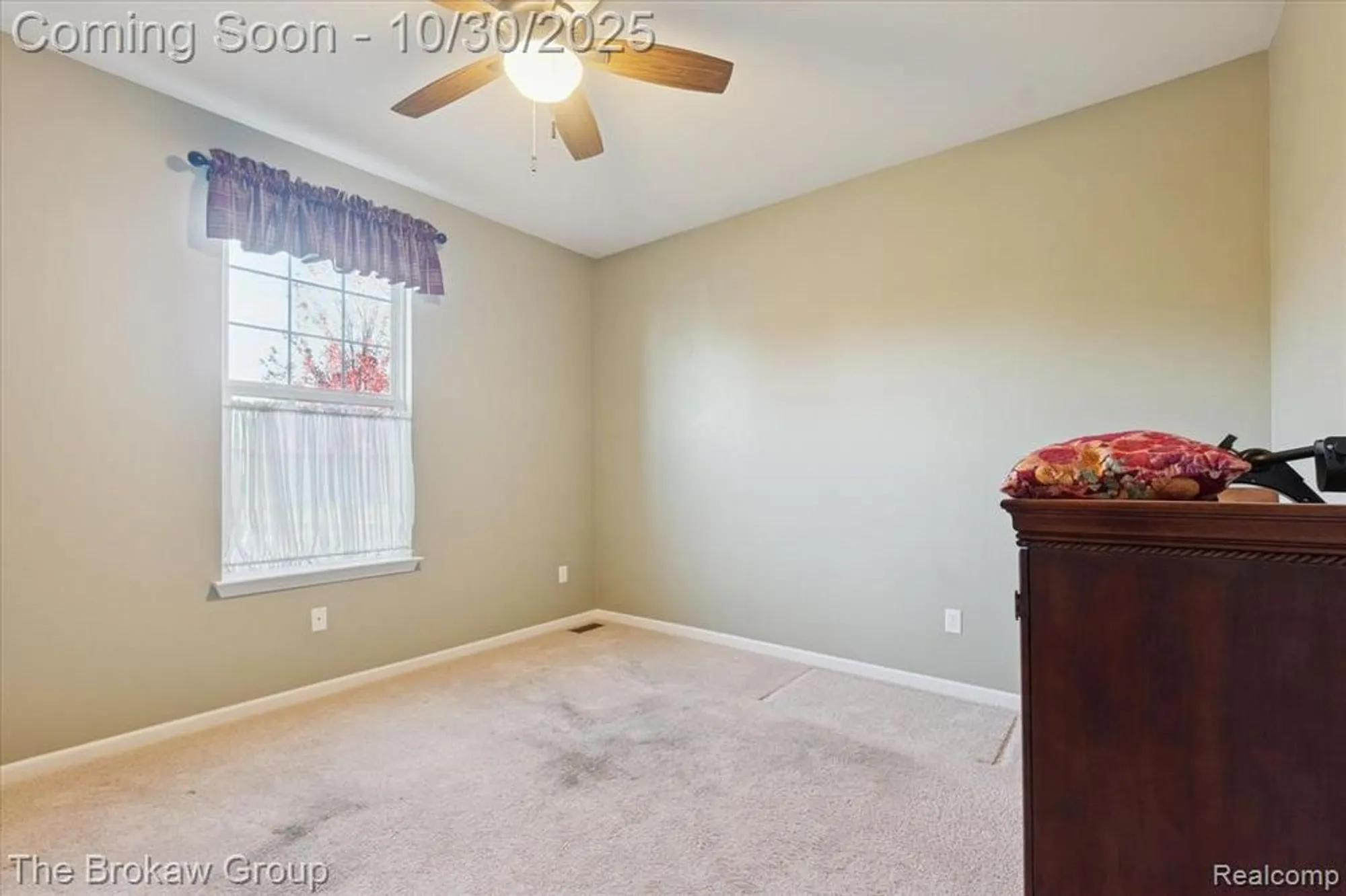 Property Slideshow image 9 of 49 | 6334 prairie dunes dr, Grand Blanc, MI, 48439